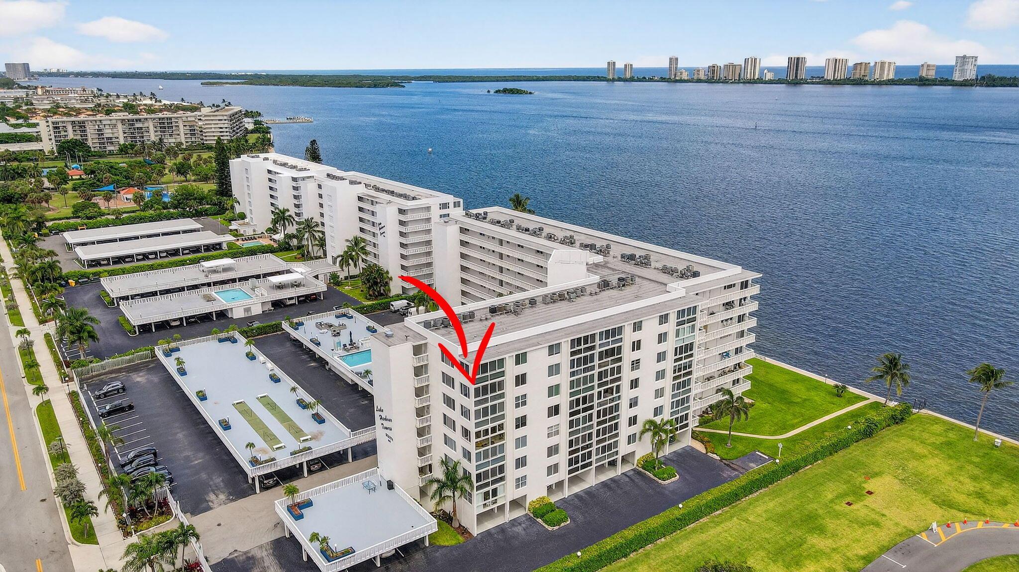 LAKE HARBOUR TOWERS CONDO - Residential