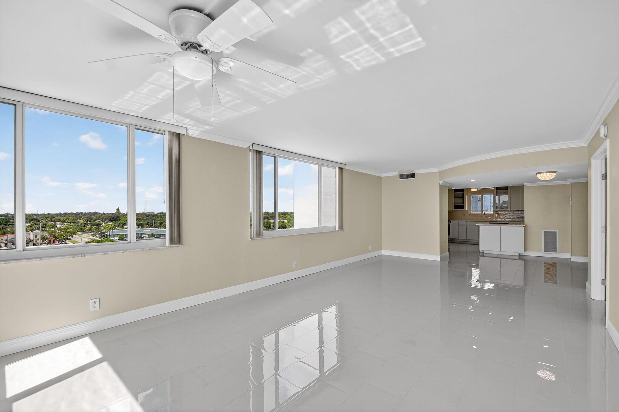 LAKE HARBOUR TOWERS CONDO - Residential
