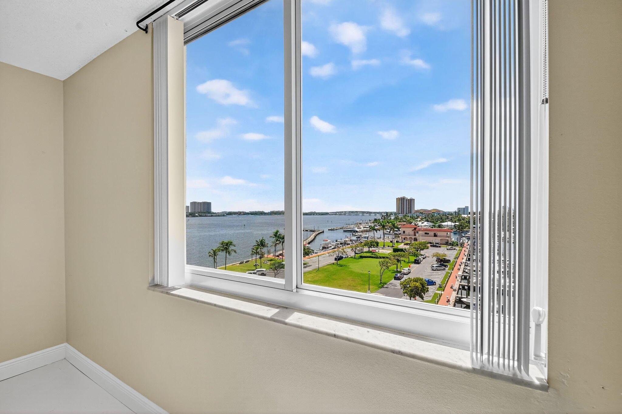 LAKE HARBOUR TOWERS CONDO - Residential