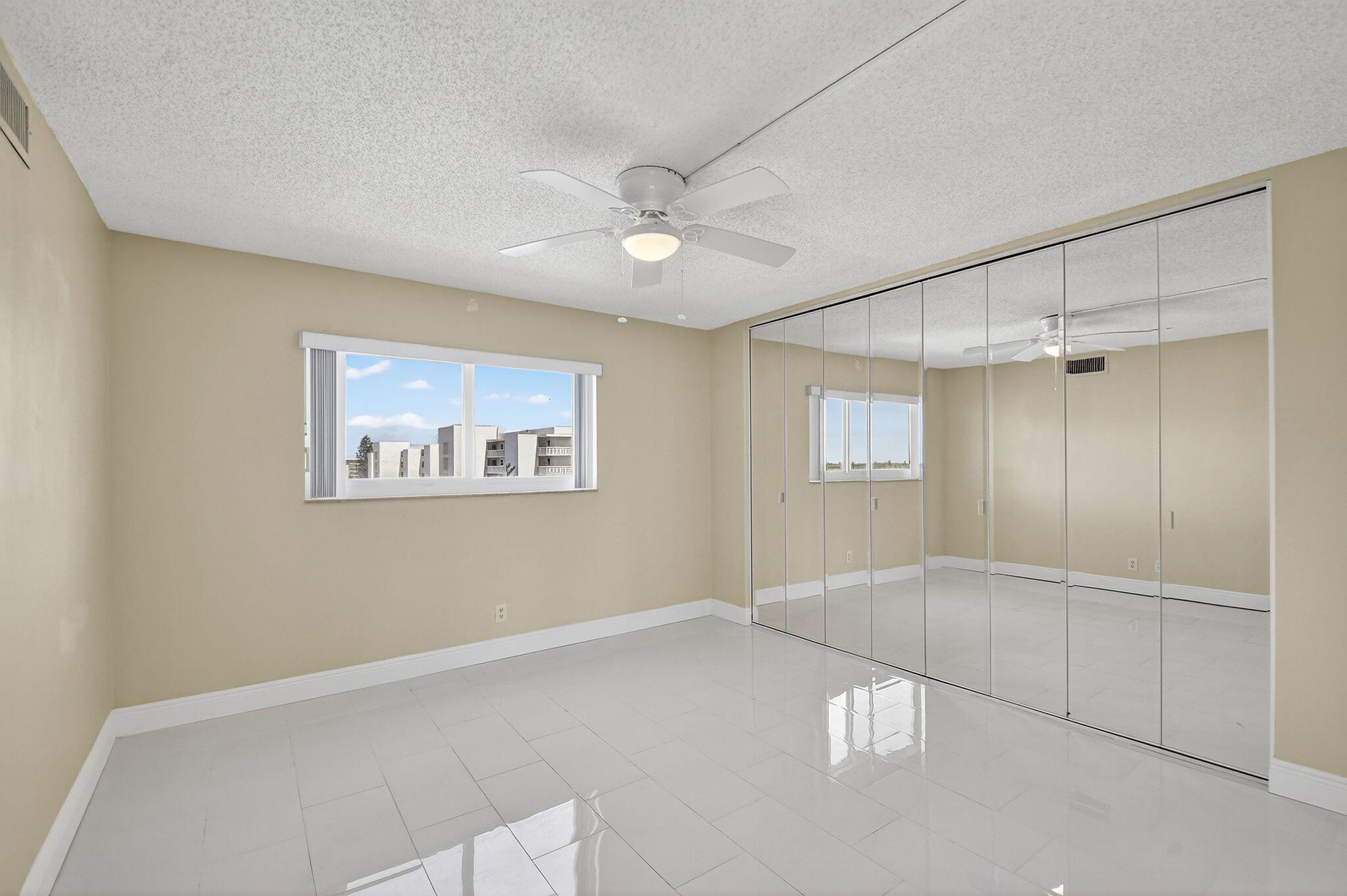 LAKE HARBOUR TOWERS CONDO - Residential