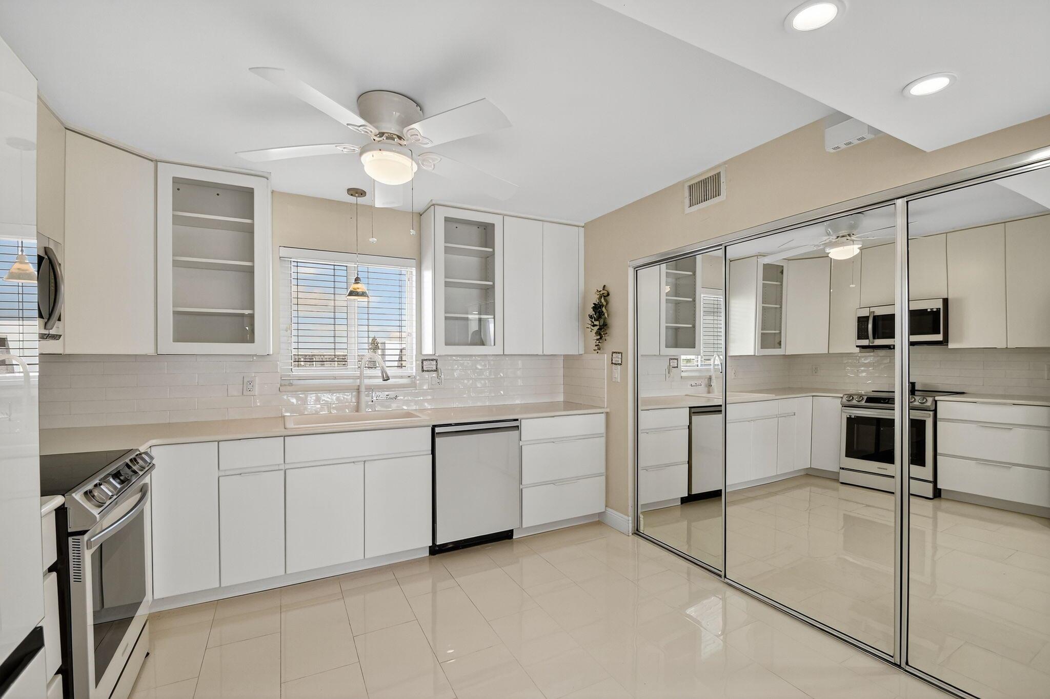 LAKE HARBOUR TOWERS CONDO - Residential