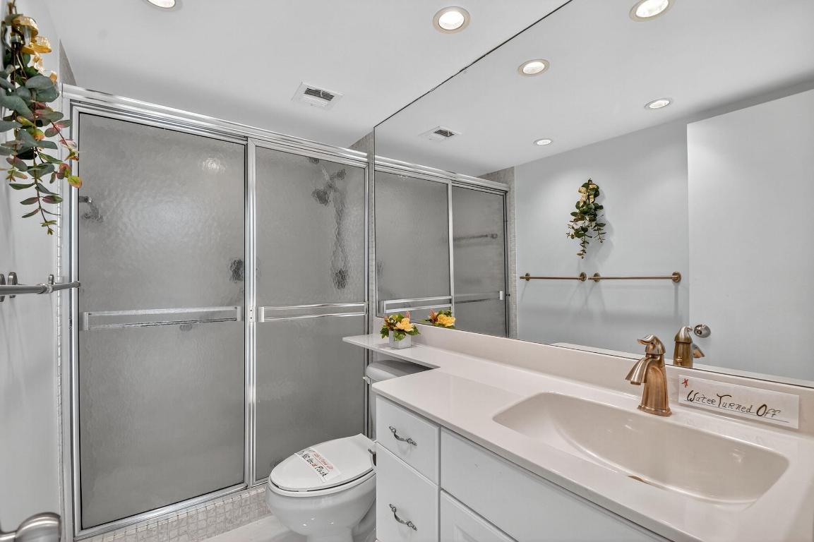 LAKE HARBOUR TOWERS CONDO - Residential