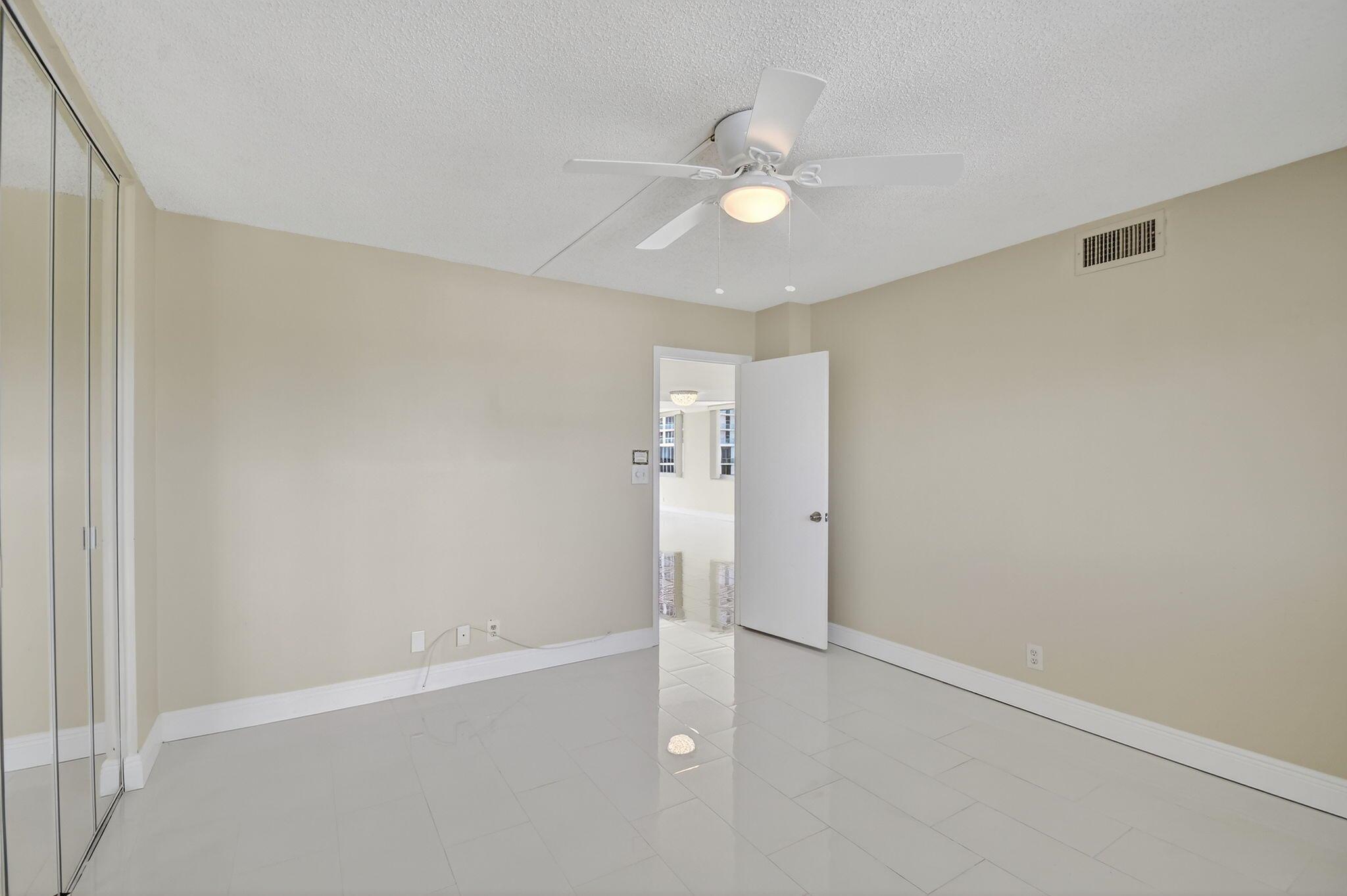 LAKE HARBOUR TOWERS CONDO - Residential