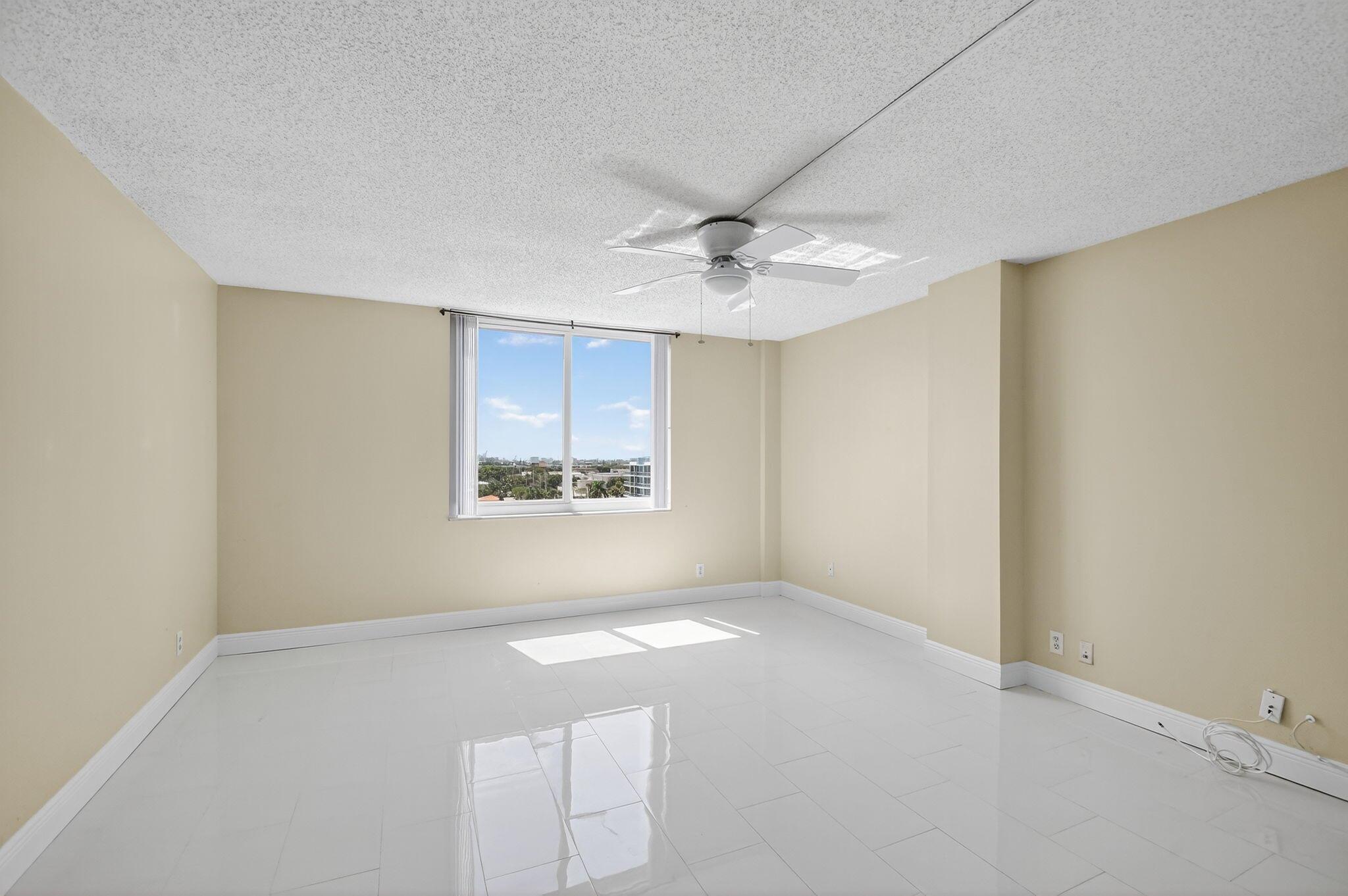 LAKE HARBOUR TOWERS CONDO - Residential