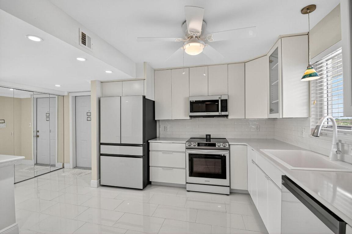 LAKE HARBOUR TOWERS CONDO - Residential