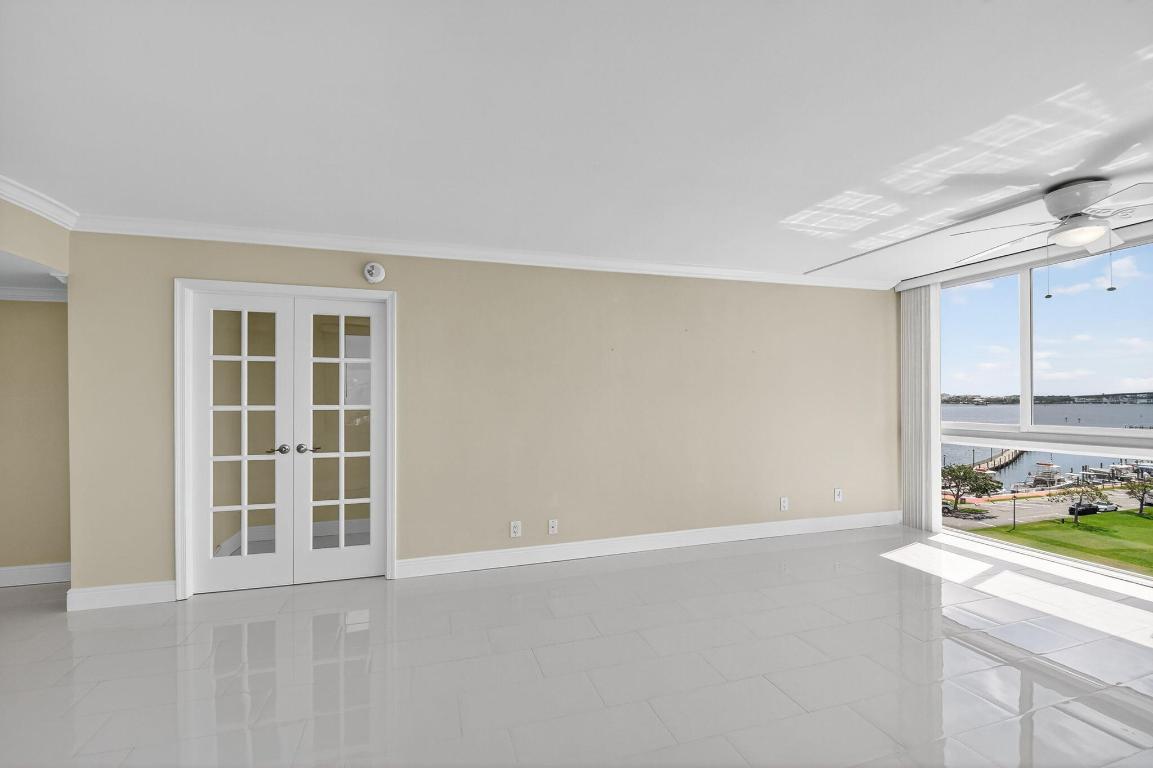 LAKE HARBOUR TOWERS CONDO - Residential