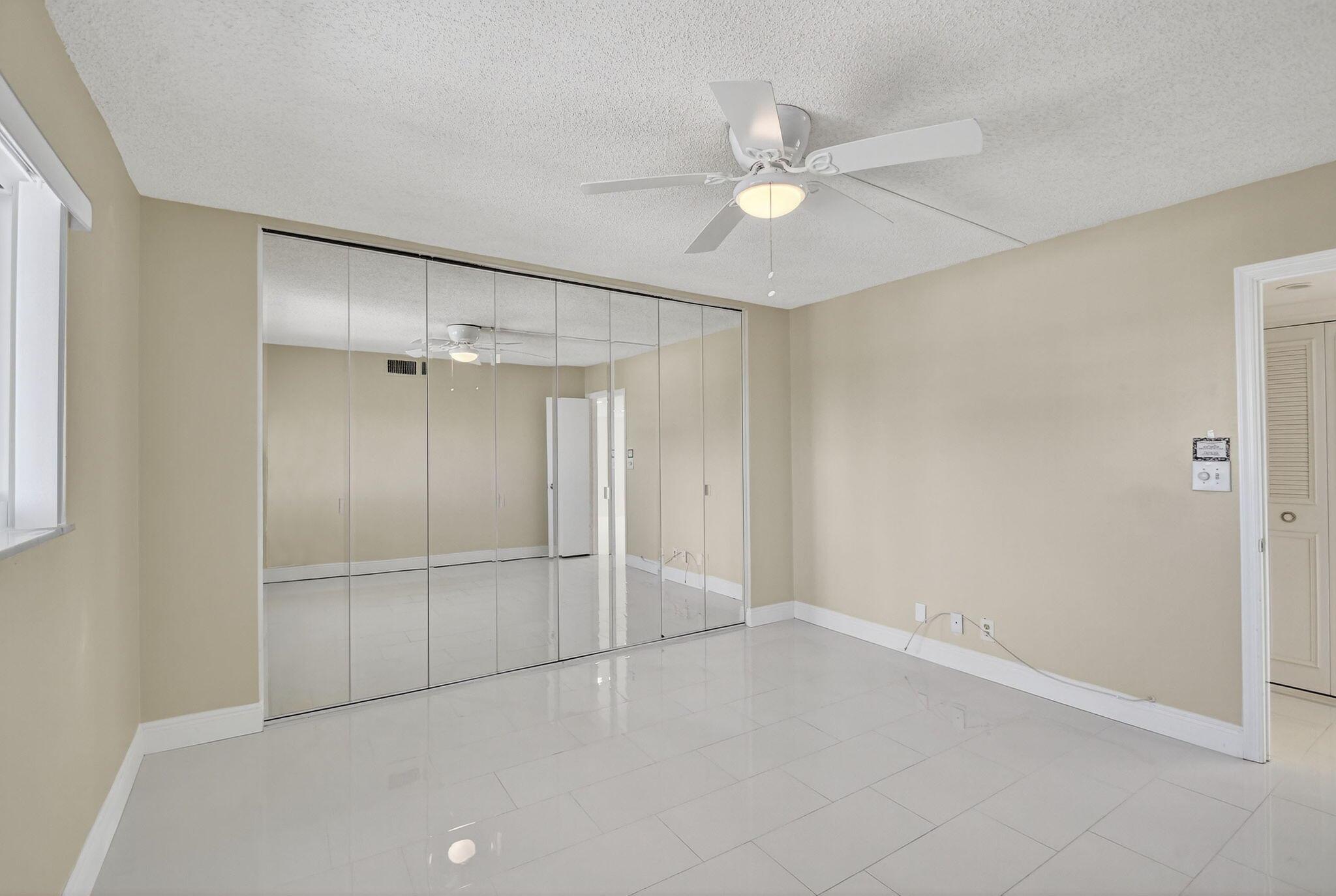 LAKE HARBOUR TOWERS CONDO - Residential