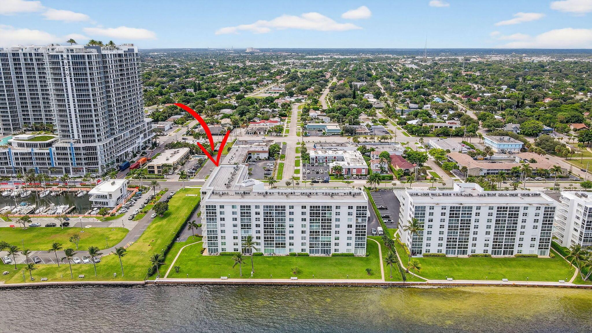 LAKE HARBOUR TOWERS CONDO - Residential