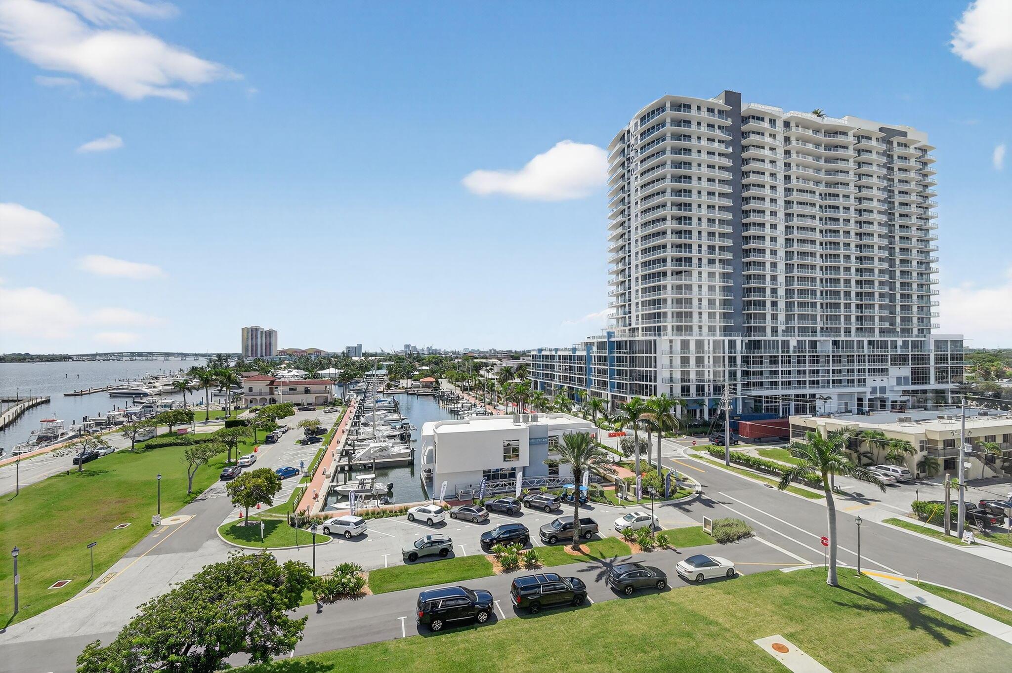LAKE HARBOUR TOWERS CONDO - Residential