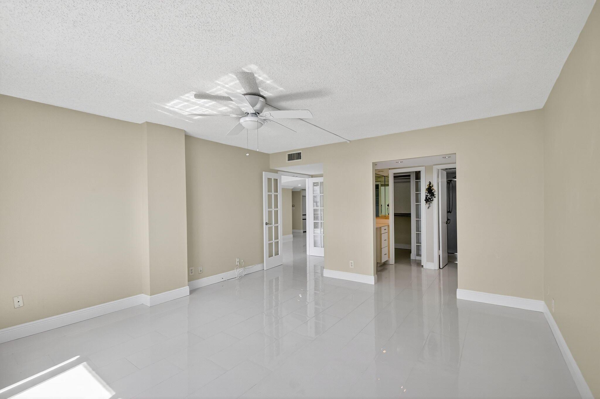 LAKE HARBOUR TOWERS CONDO - Residential