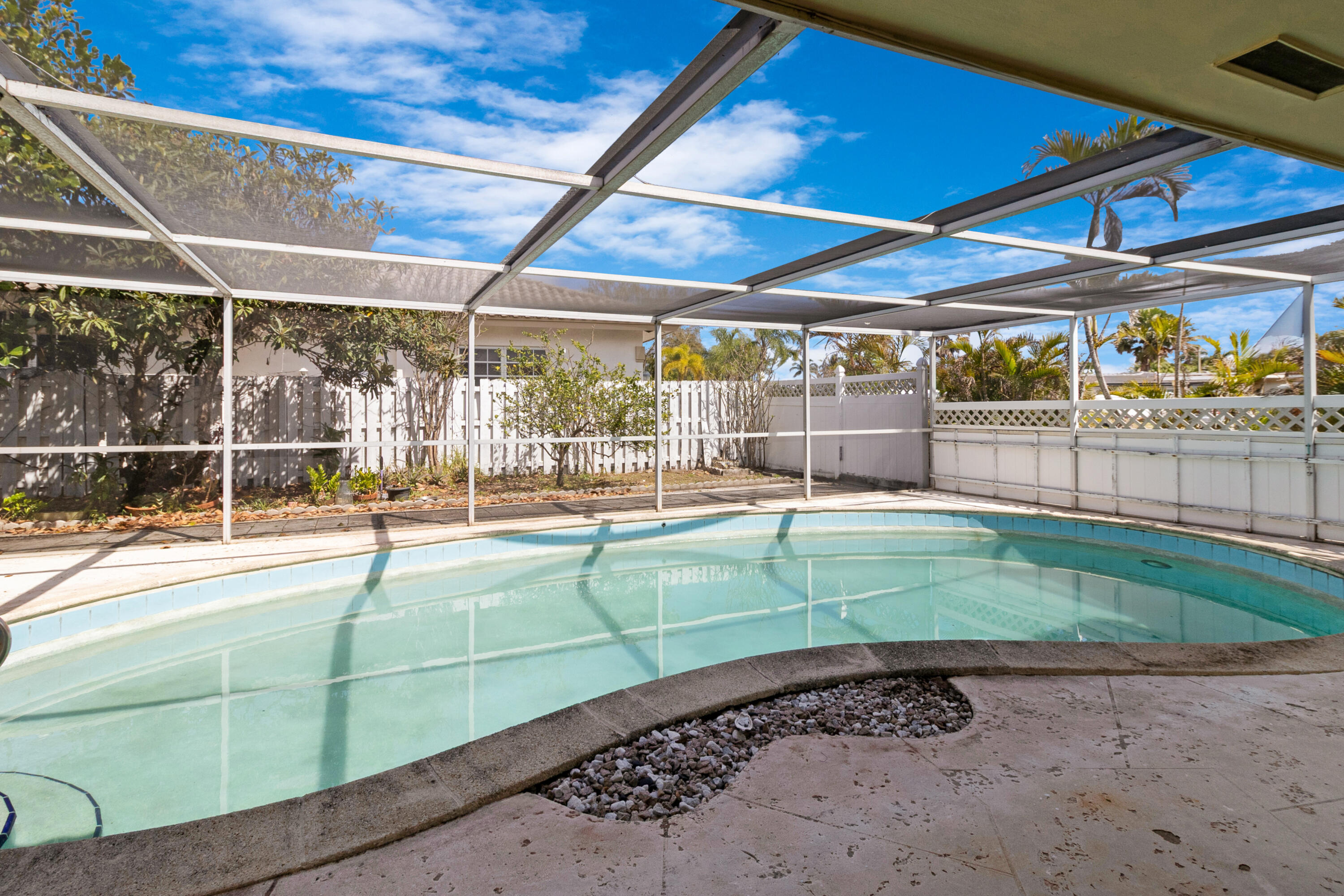 IMPERIAL POINT 1 SEC - Residential