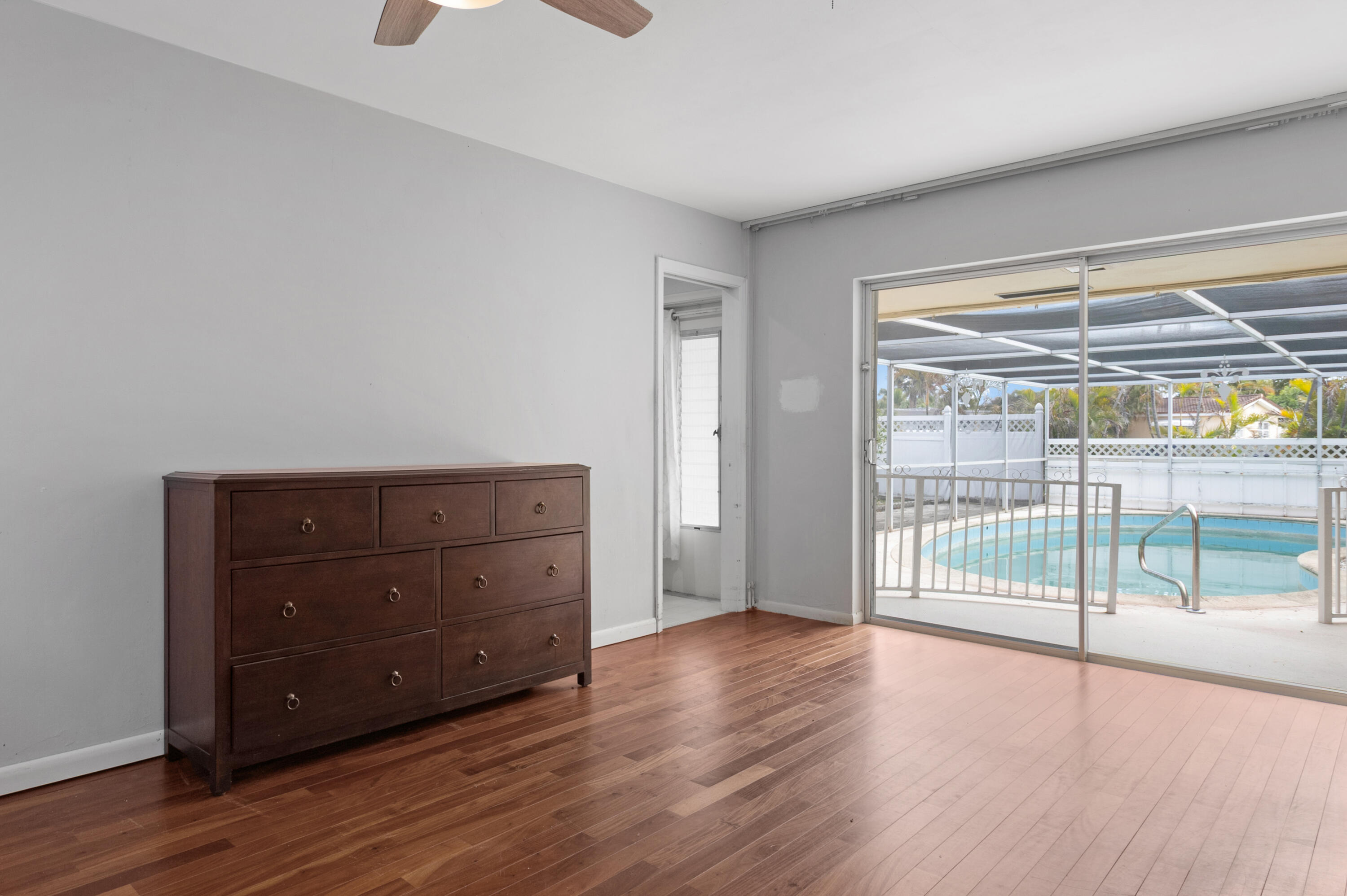 IMPERIAL POINT 1 SEC - Residential