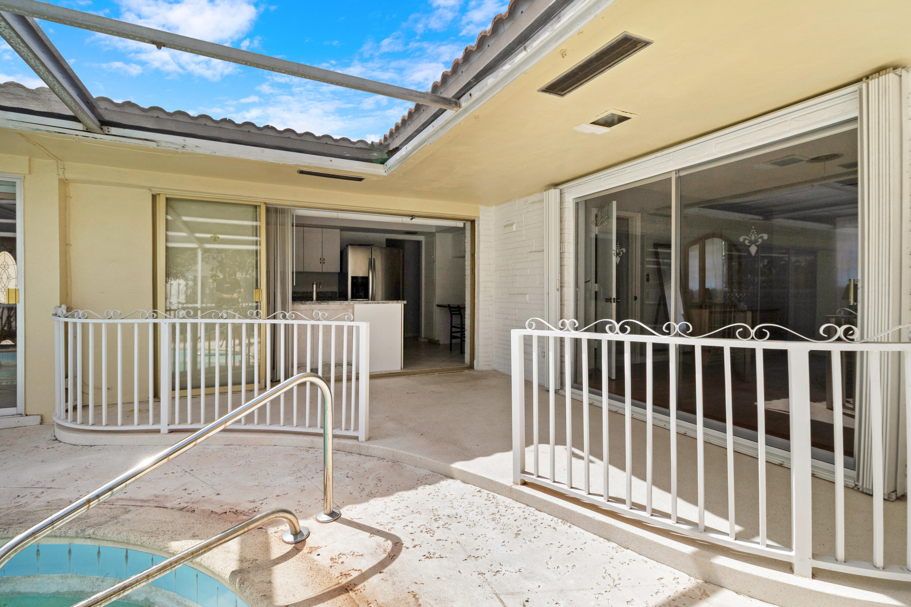 IMPERIAL POINT 1 SEC - Residential