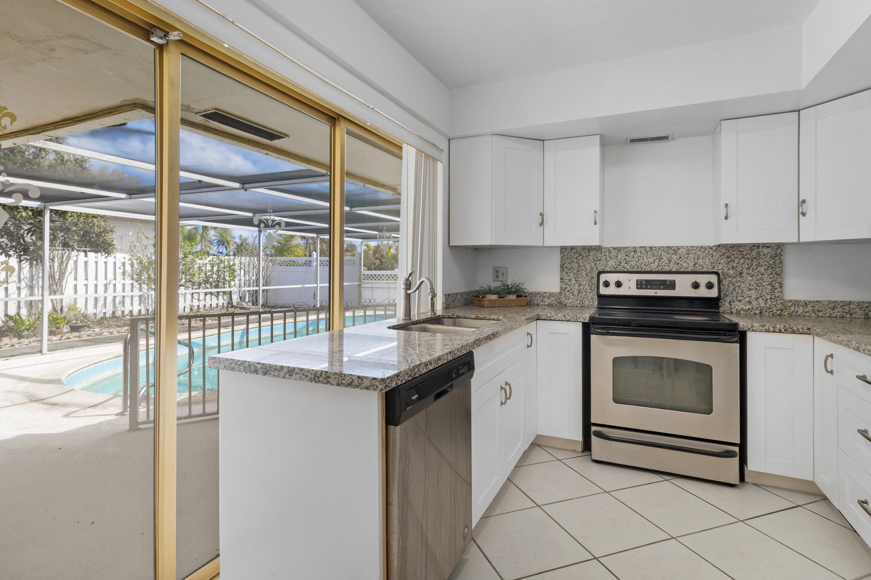 IMPERIAL POINT 1 SEC - Residential