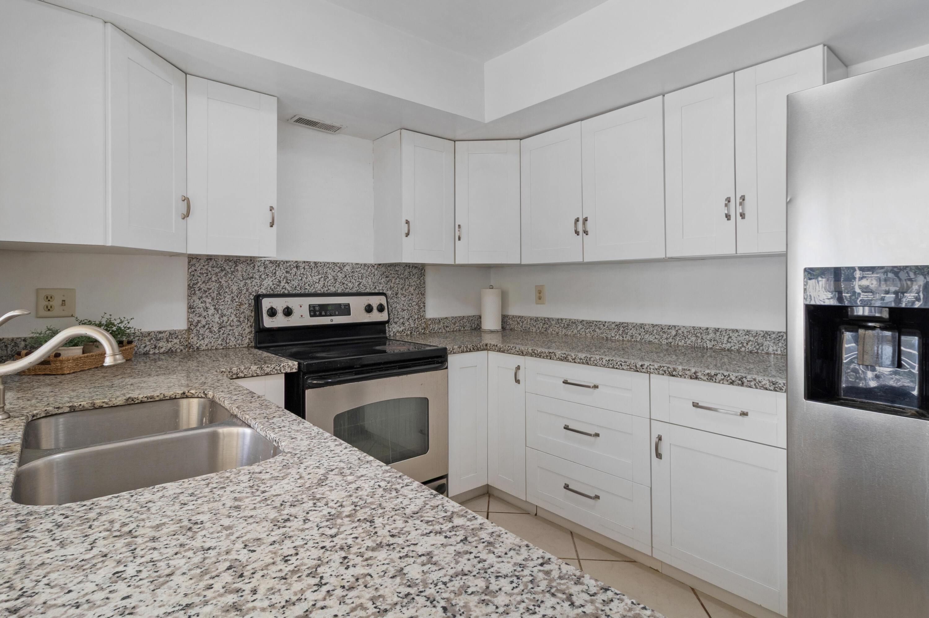 IMPERIAL POINT 1 SEC - Residential