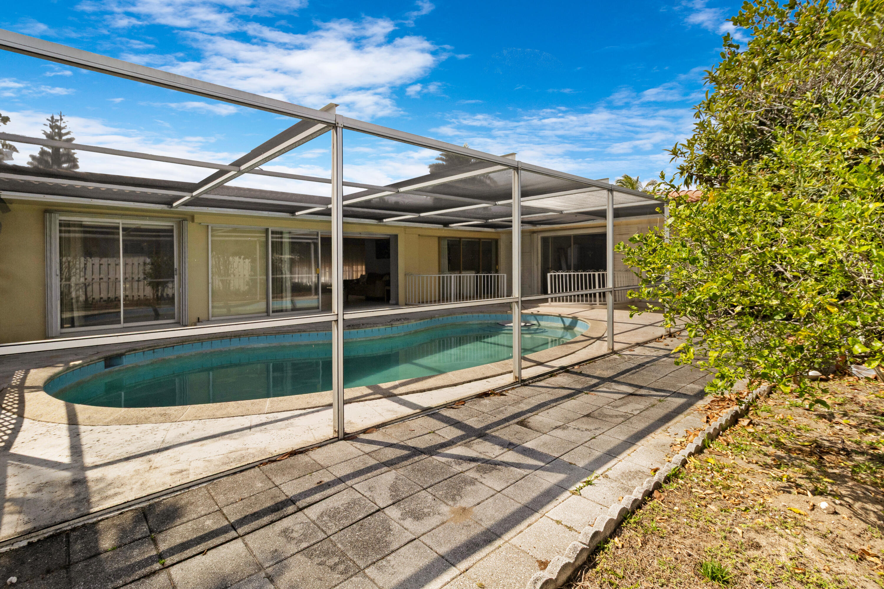 IMPERIAL POINT 1 SEC - Residential