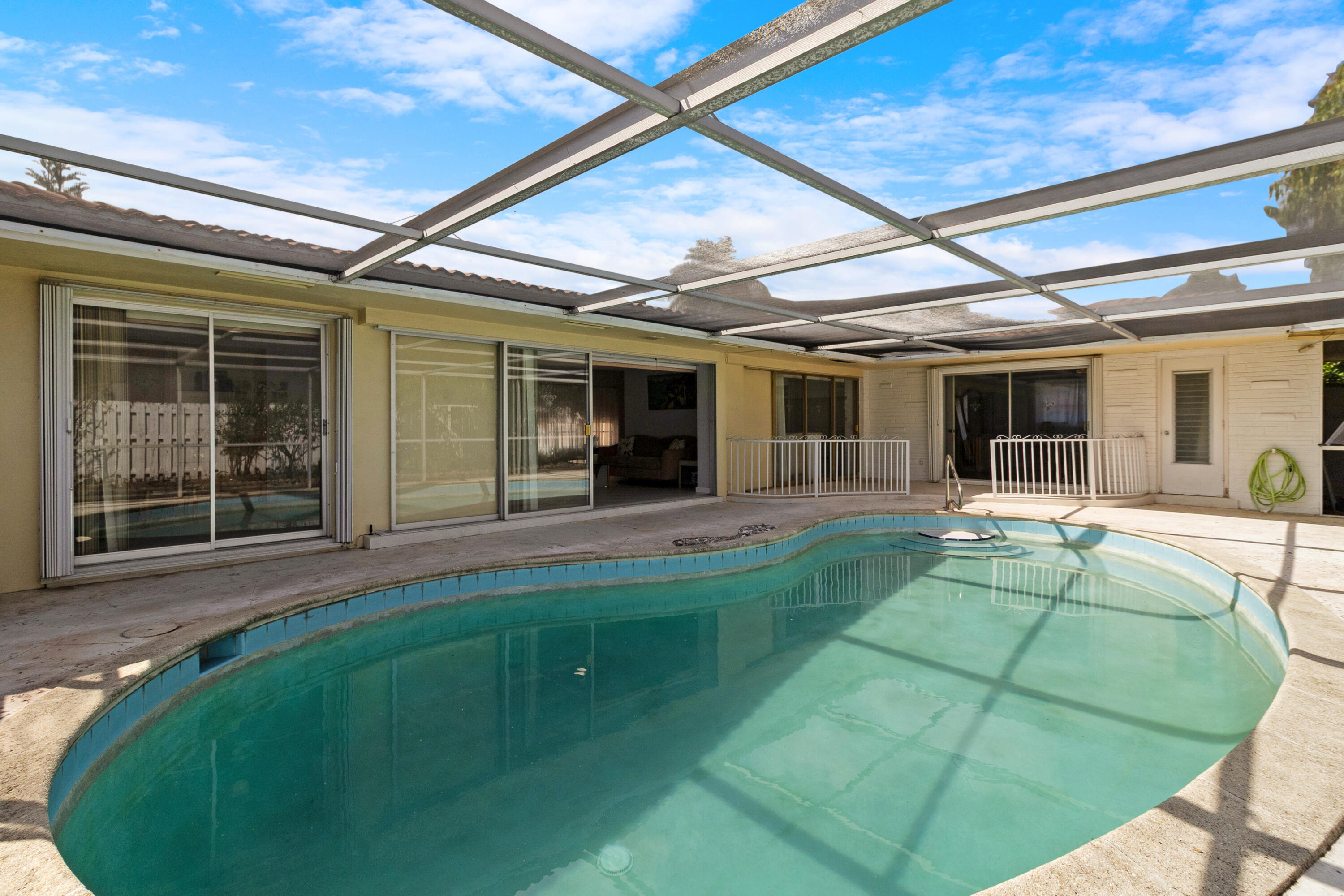 IMPERIAL POINT 1 SEC - Residential