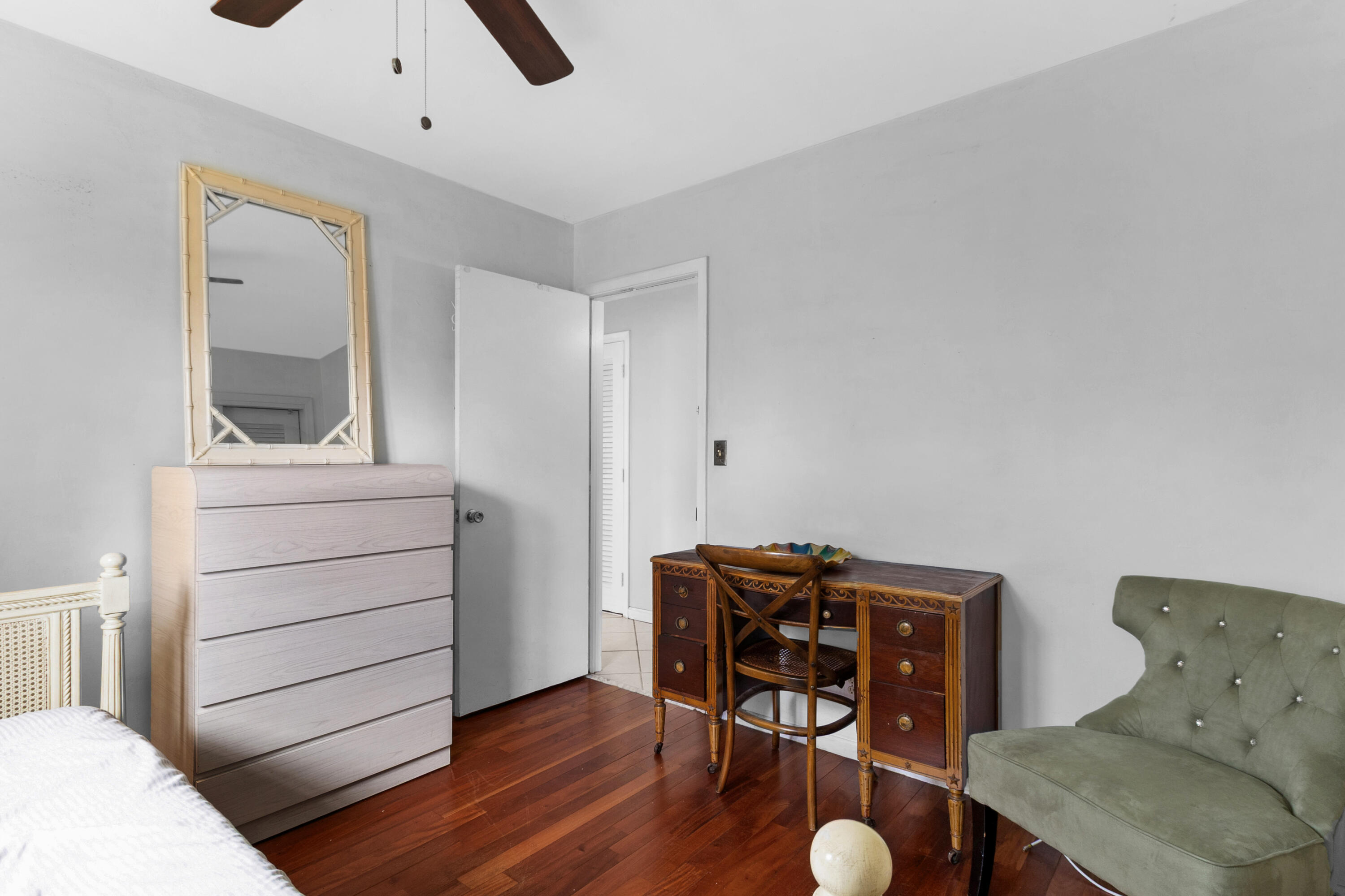 IMPERIAL POINT 1 SEC - Residential