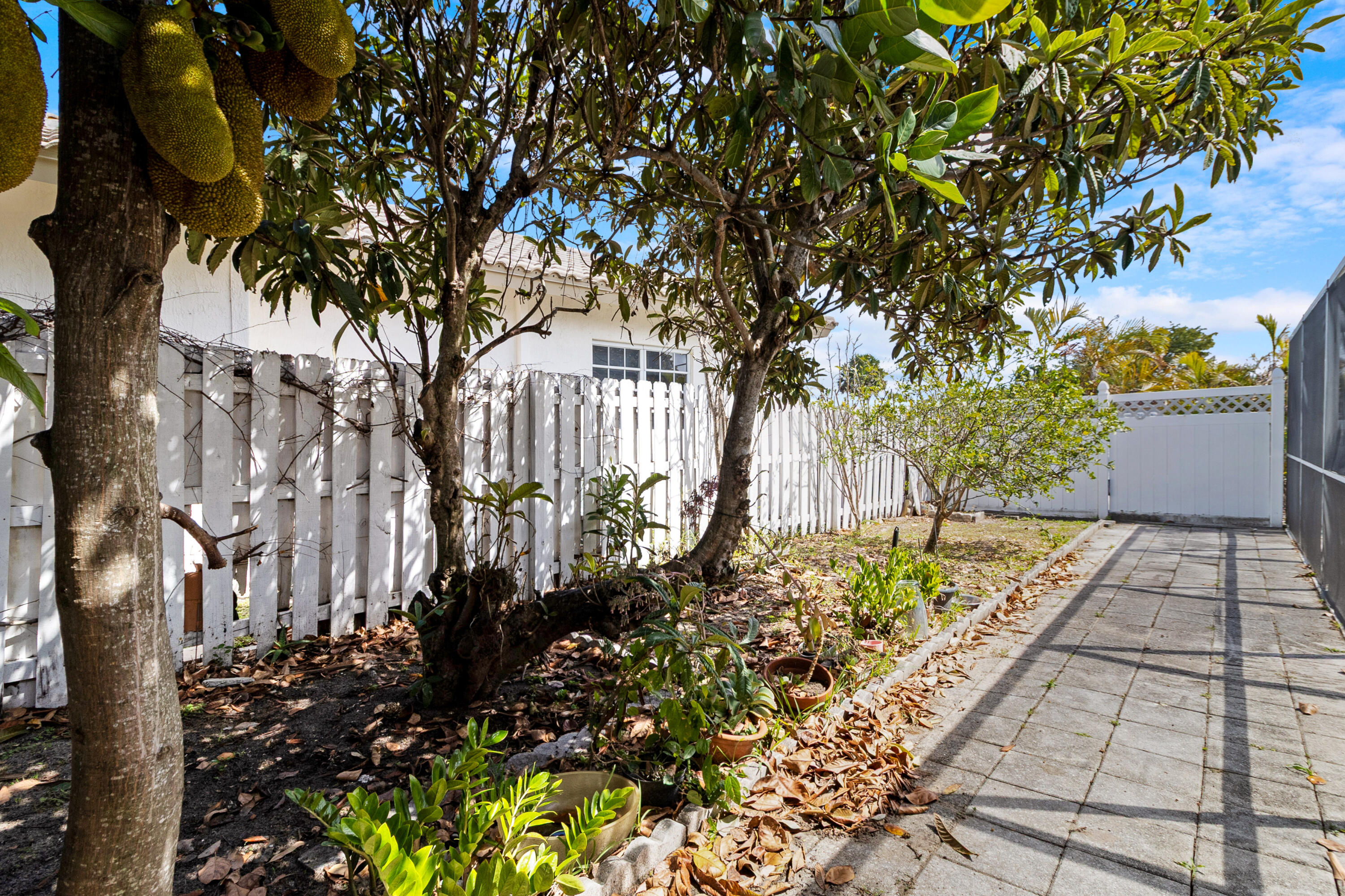 IMPERIAL POINT 1 SEC - Residential