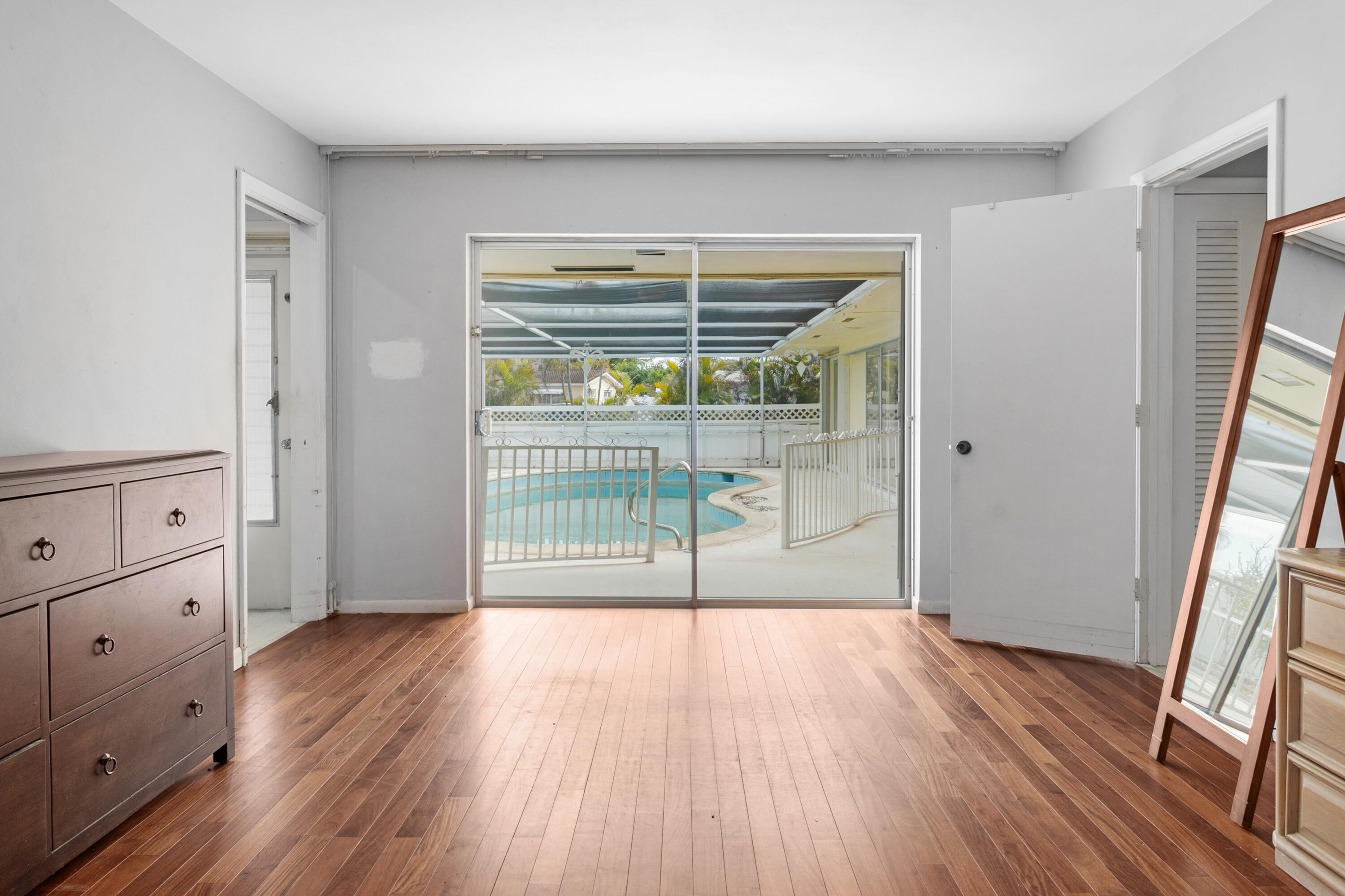 IMPERIAL POINT 1 SEC - Residential