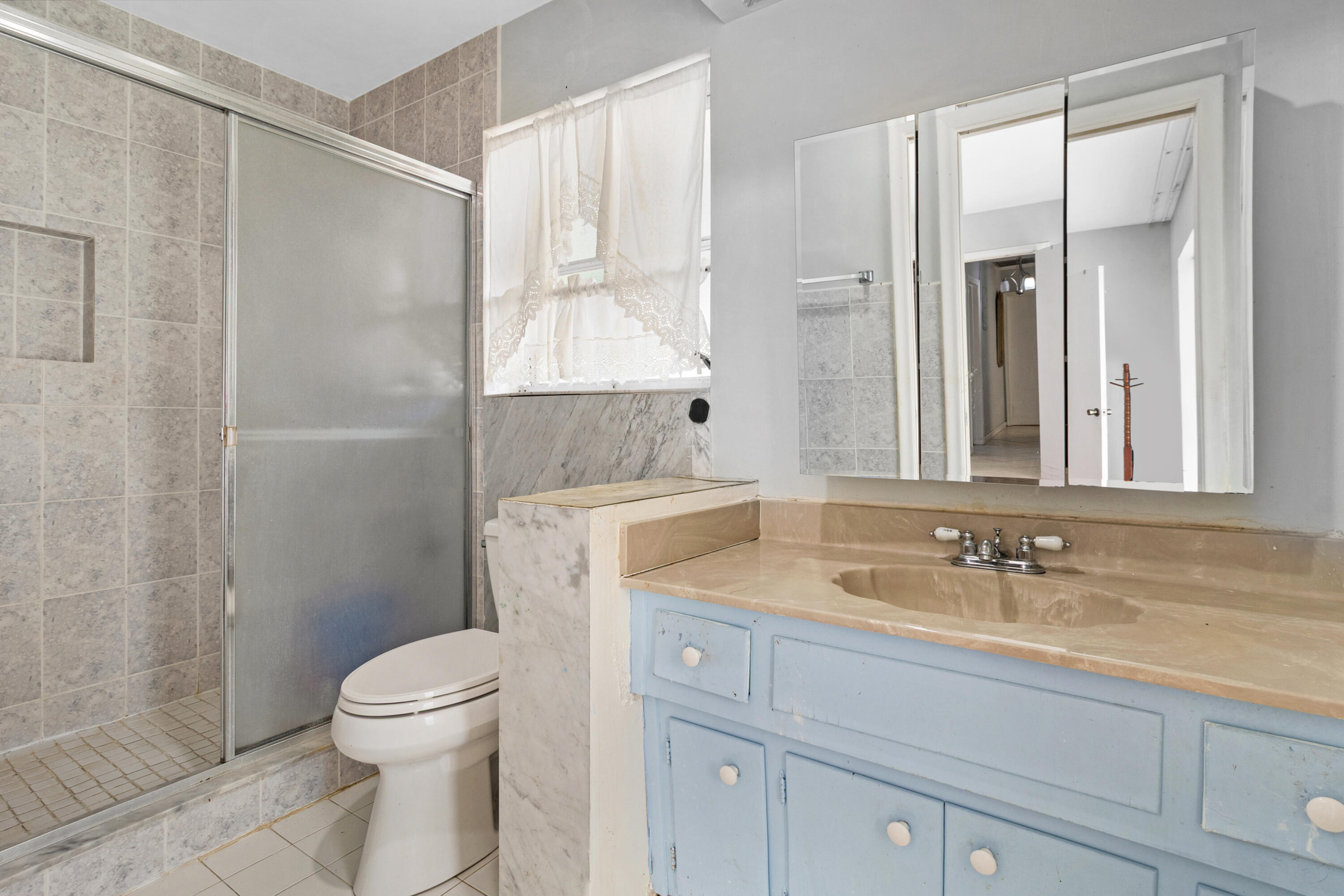 IMPERIAL POINT 1 SEC - Residential