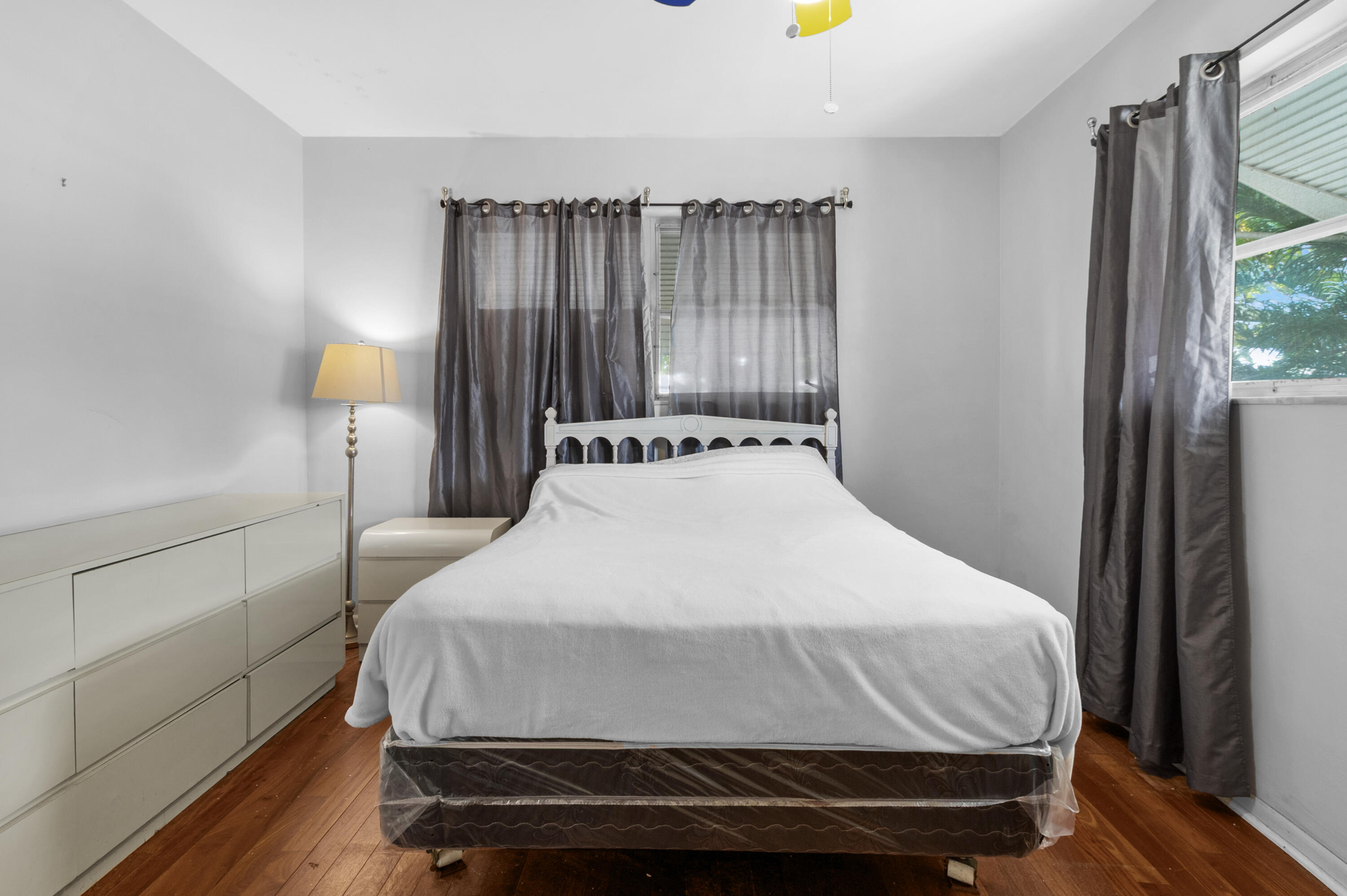 IMPERIAL POINT 1 SEC - Residential