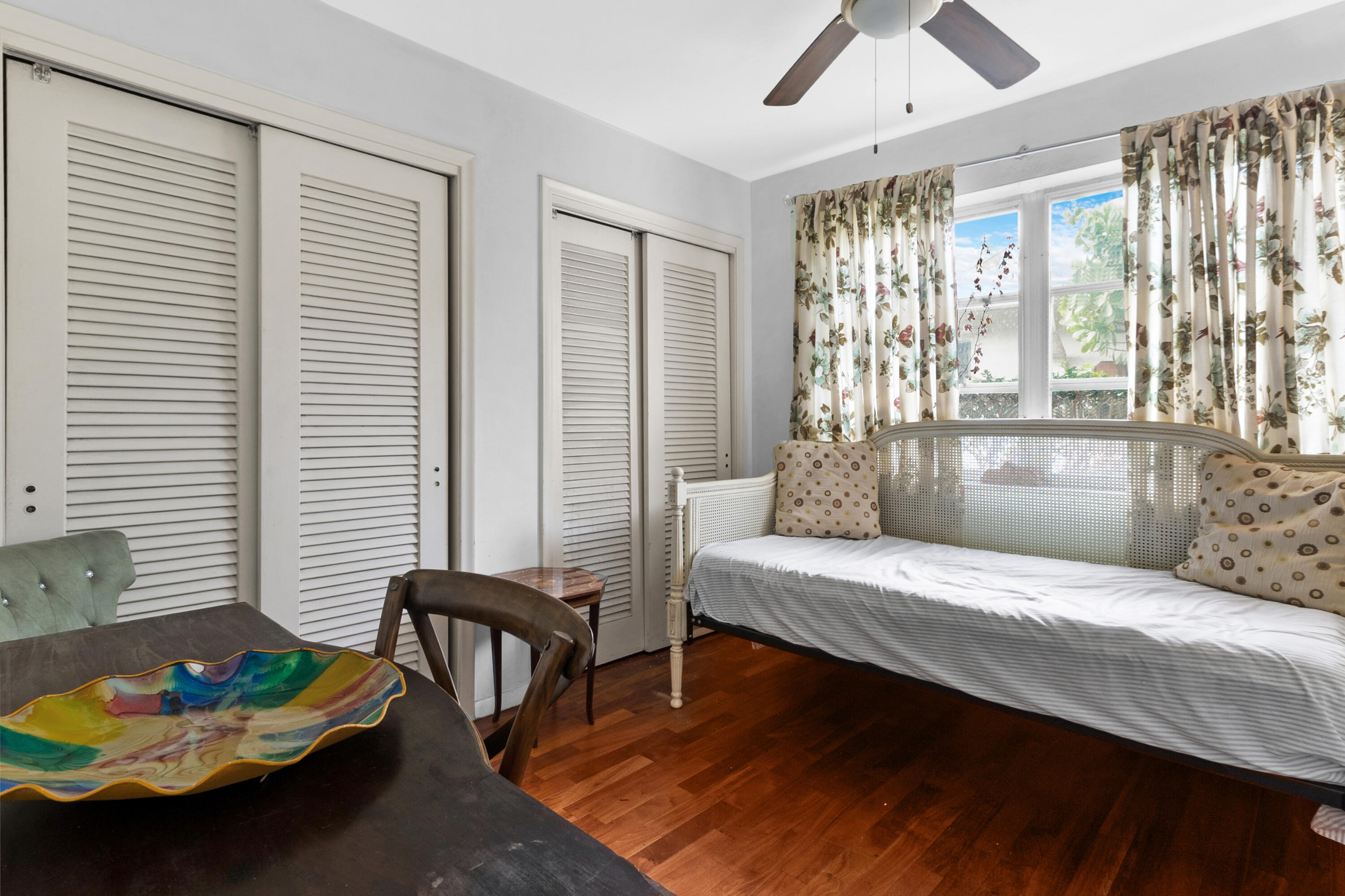 IMPERIAL POINT 1 SEC - Residential