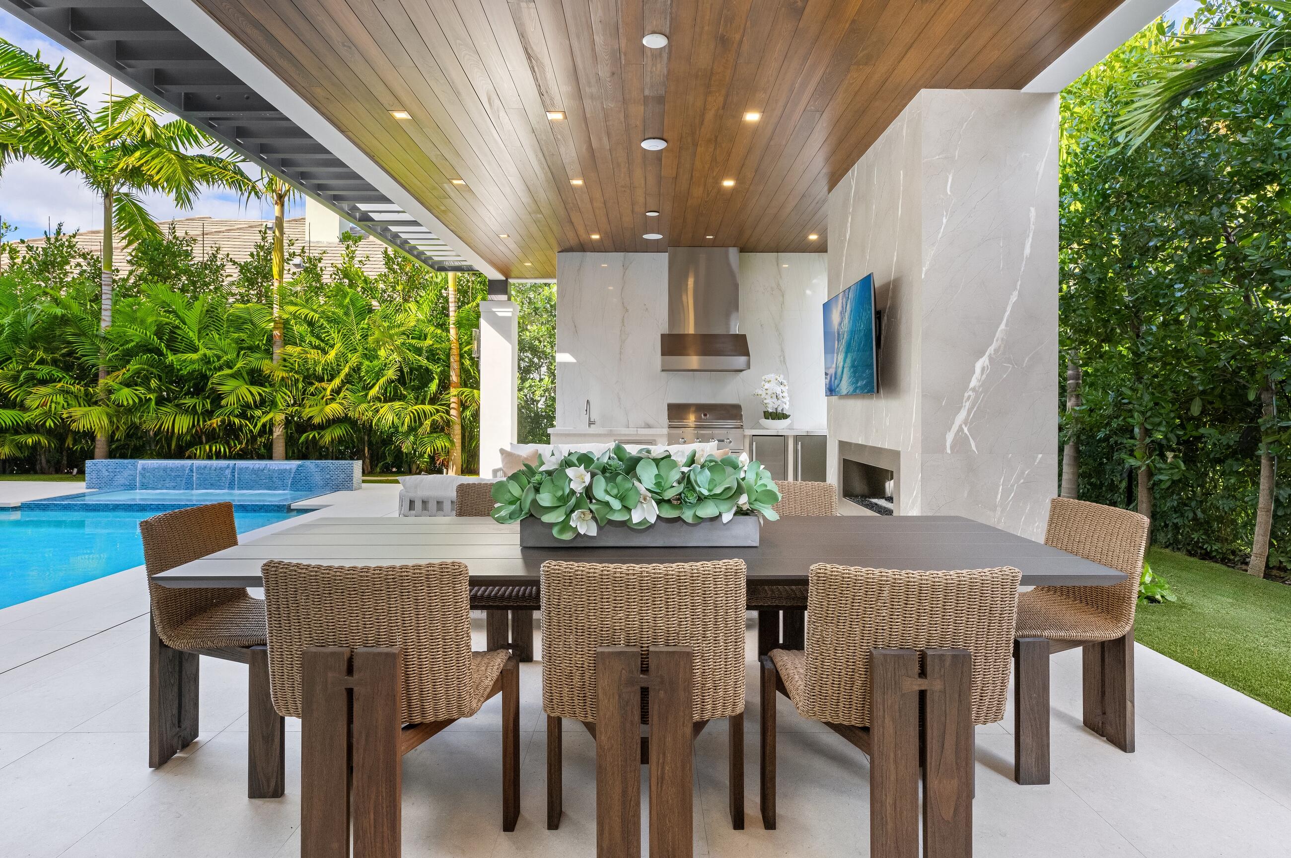 ROYAL PALM YACHT & COUNTRY CLUB - Residential