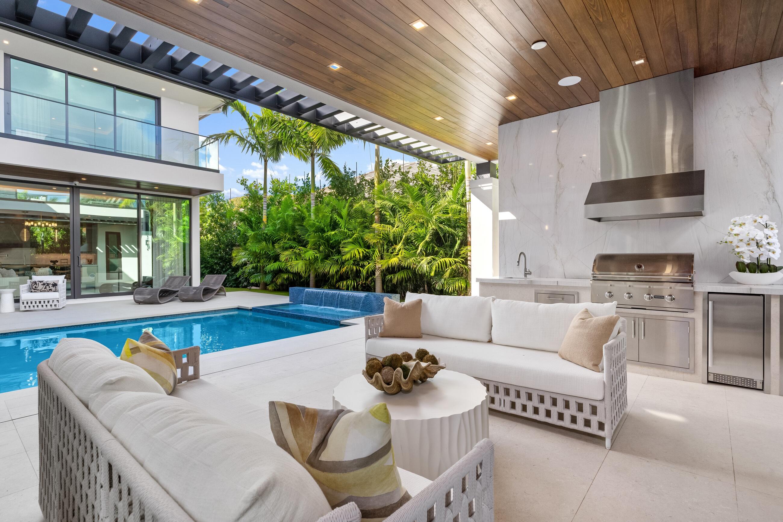 ROYAL PALM YACHT & COUNTRY CLUB - Residential