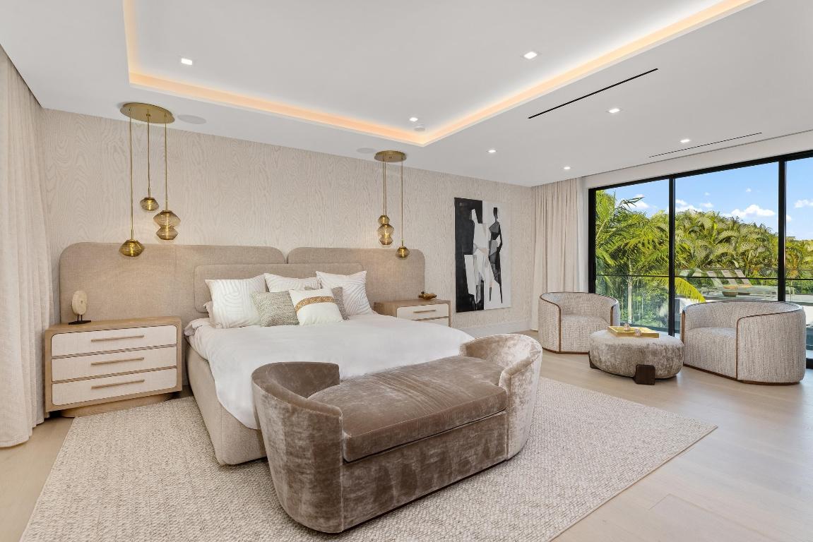 ROYAL PALM YACHT & COUNTRY CLUB - Residential