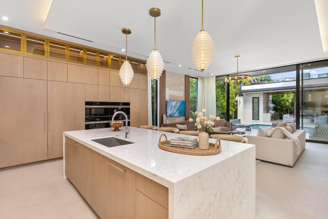 ROYAL PALM YACHT & COUNTRY CLUB - Residential