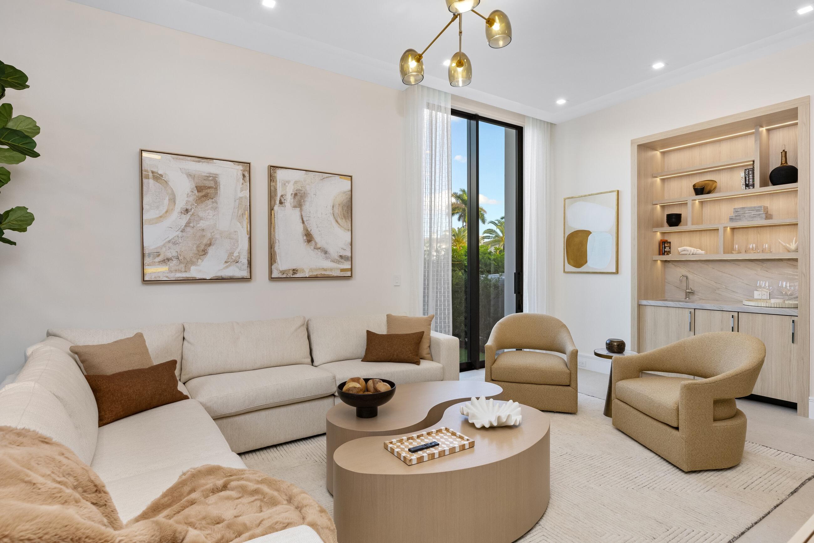 ROYAL PALM YACHT & COUNTRY CLUB - Residential