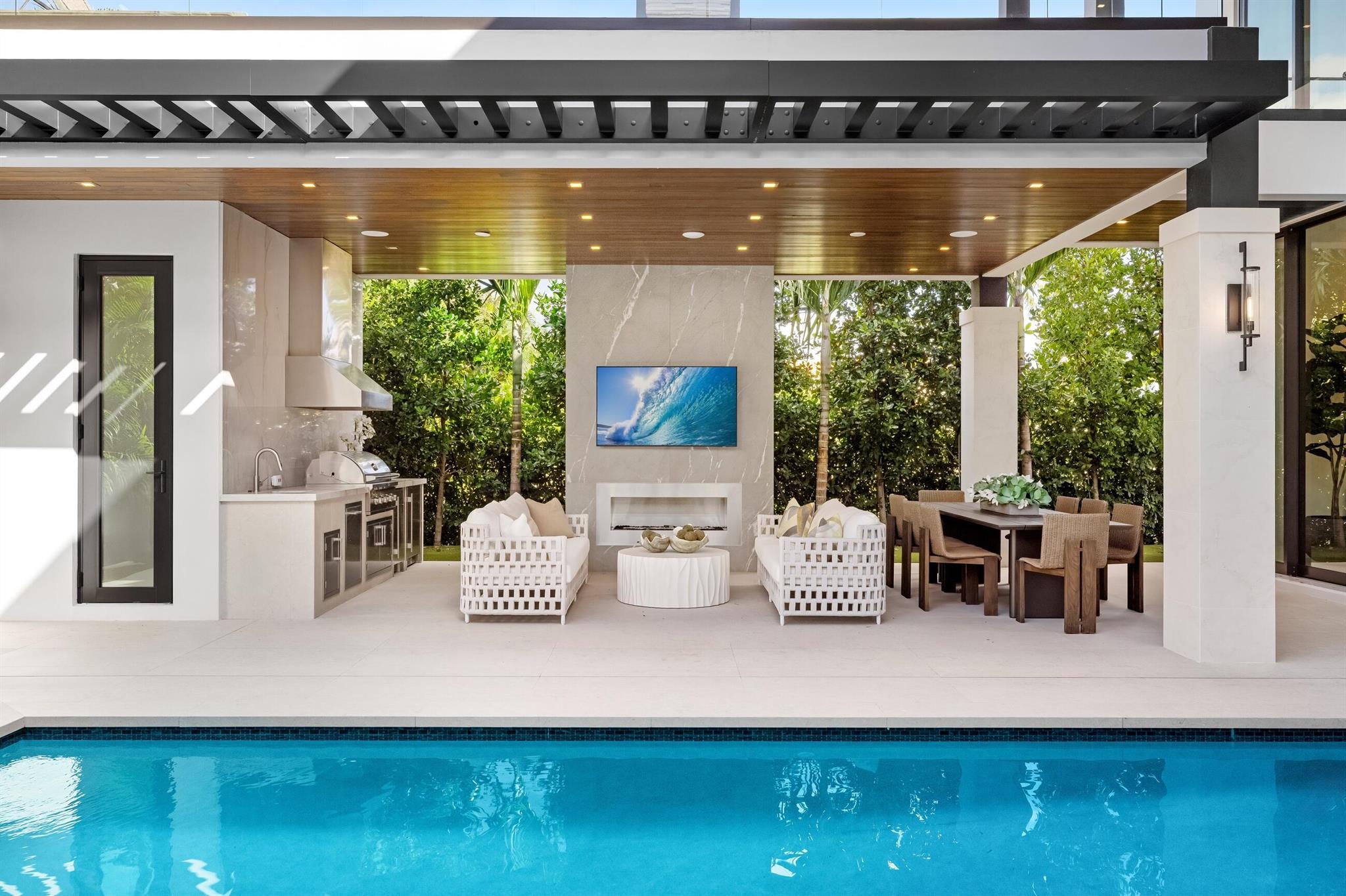 ROYAL PALM YACHT & COUNTR - Residential