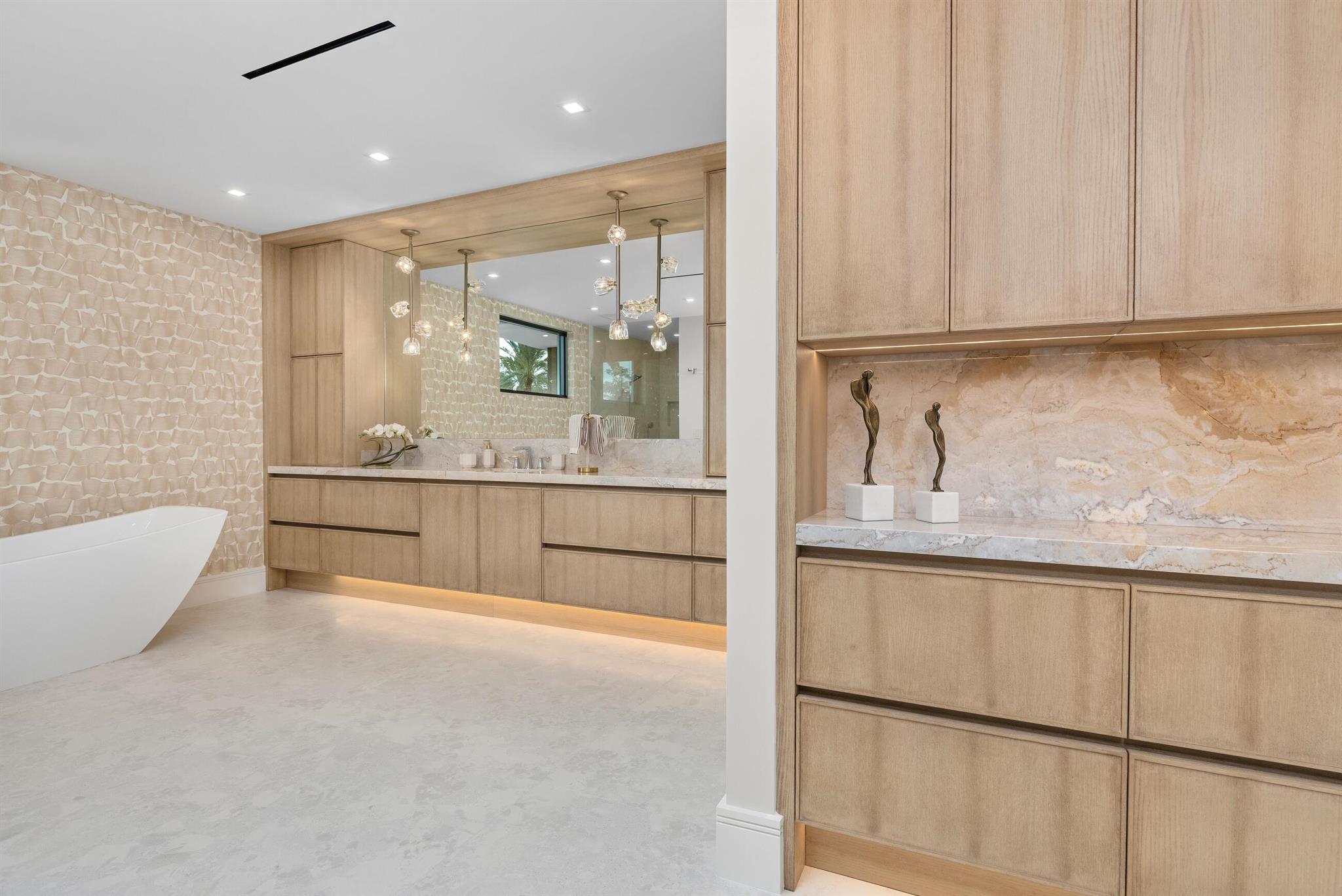 ROYAL PALM YACHT & COUNTR - Residential