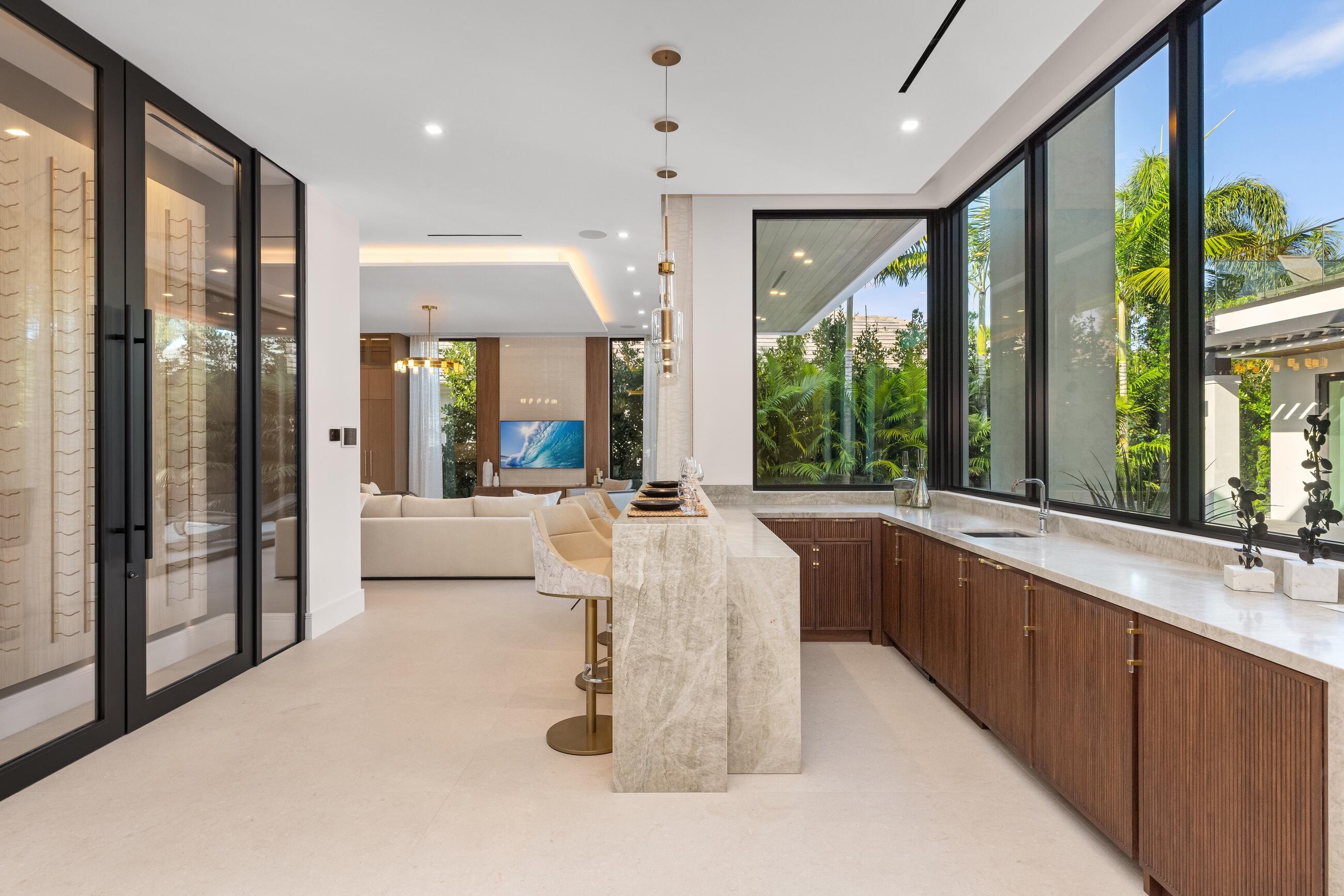 ROYAL PALM YACHT & COUNTRY CLUB - Residential