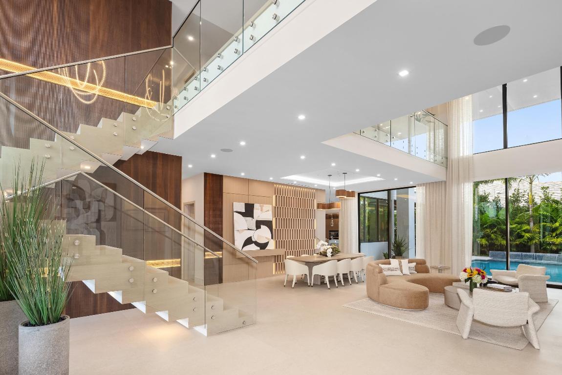 ROYAL PALM YACHT & COUNTRY CLUB - Residential