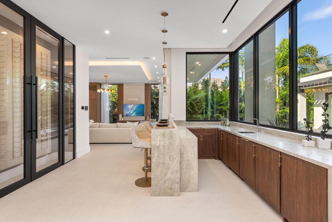 ROYAL PALM YACHT & COUNTRY CLUB - Residential