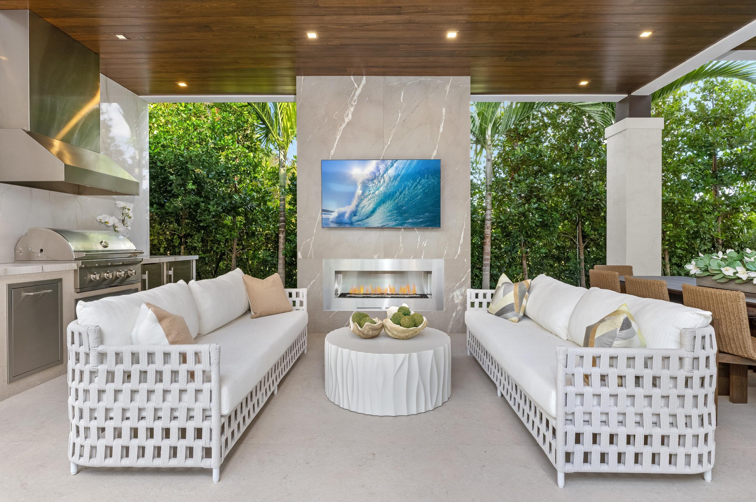 ROYAL PALM YACHT & COUNTRY CLUB - Residential