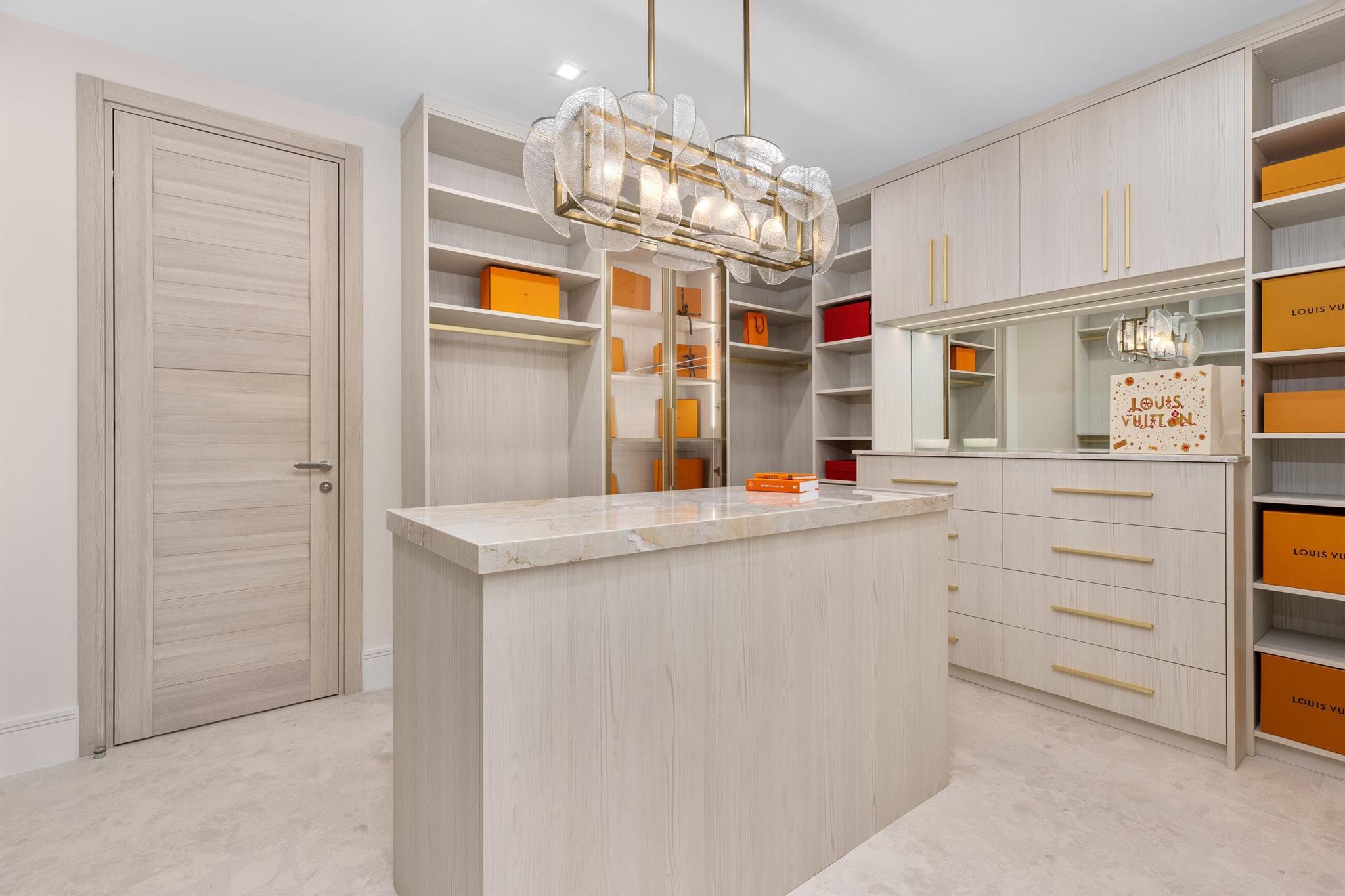 ROYAL PALM YACHT & COUNTR - Residential