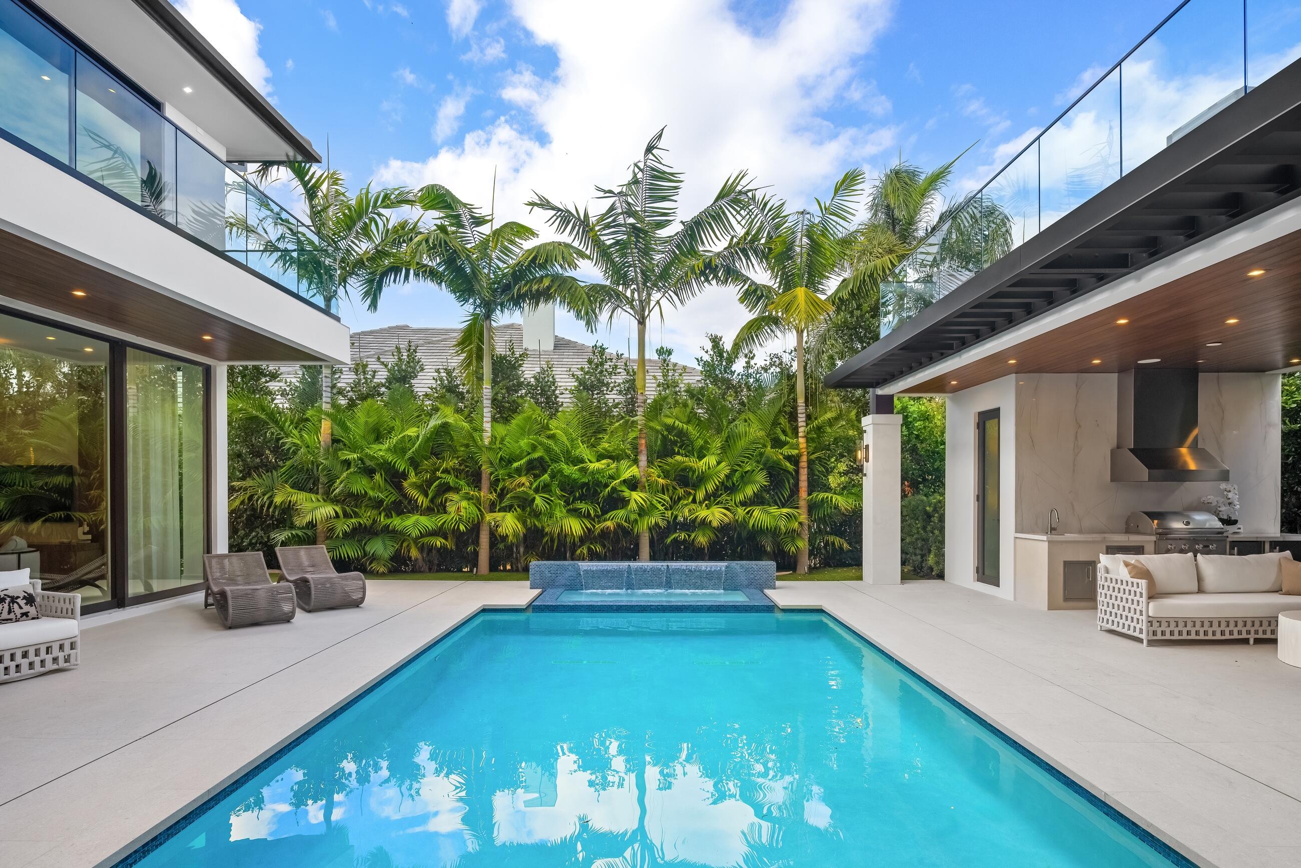 ROYAL PALM YACHT & COUNTRY CLUB - Residential