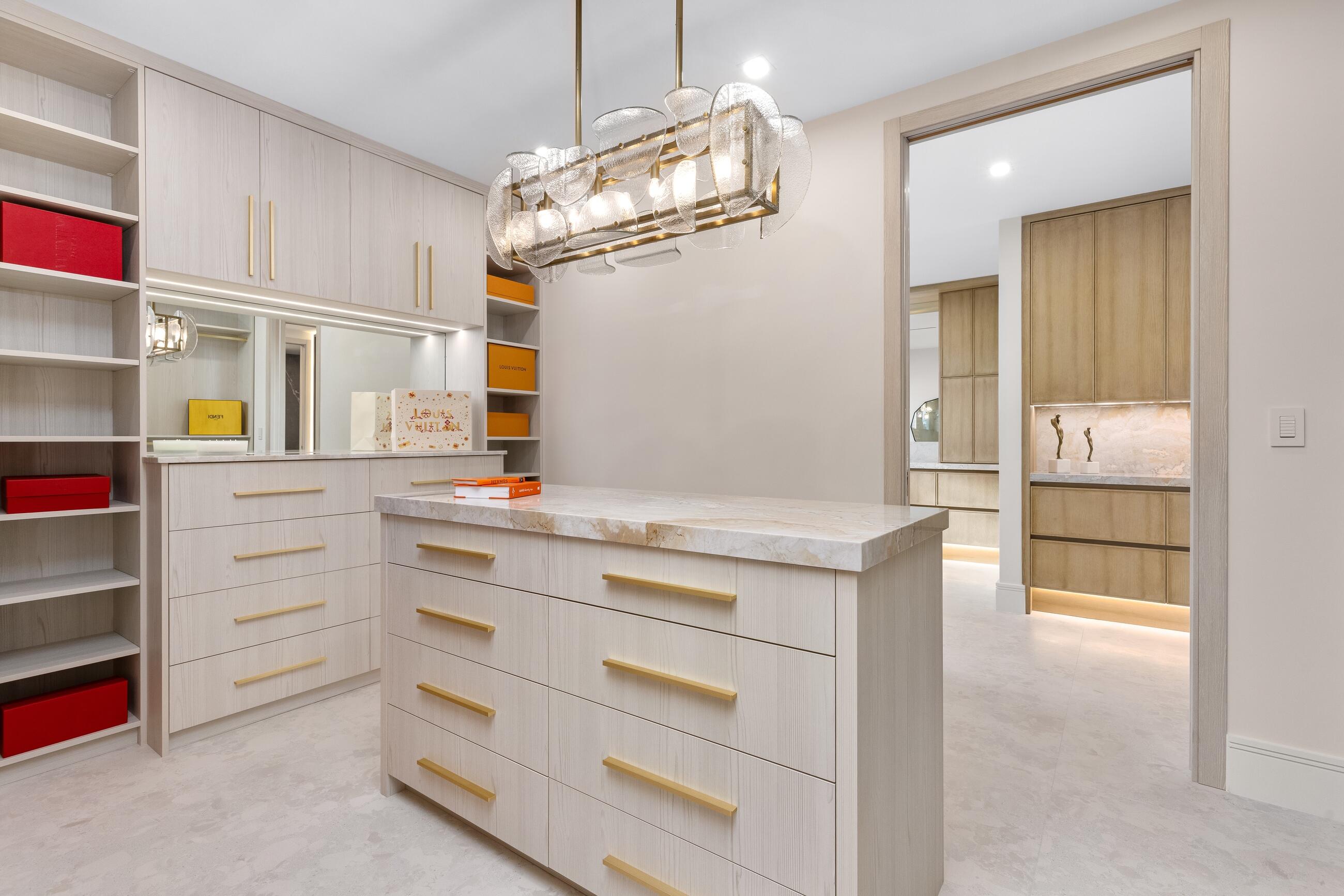 ROYAL PALM YACHT & COUNTRY CLUB - Residential