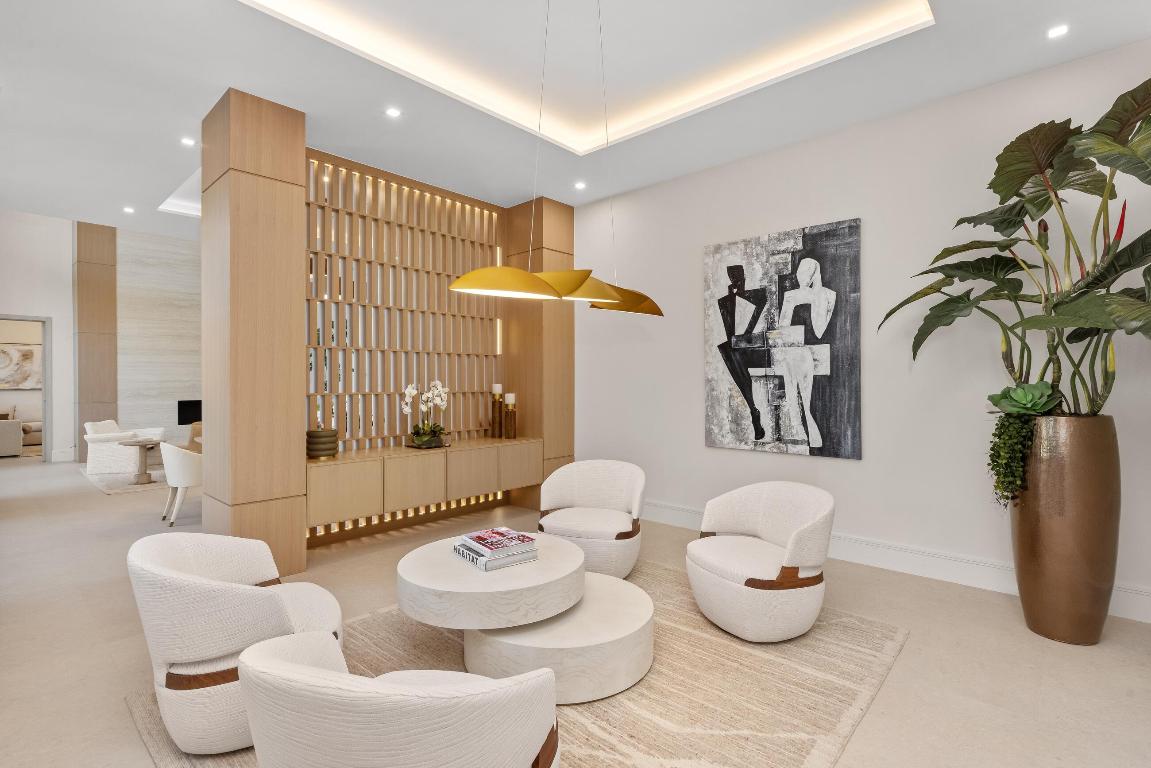 ROYAL PALM YACHT & COUNTRY CLUB - Residential