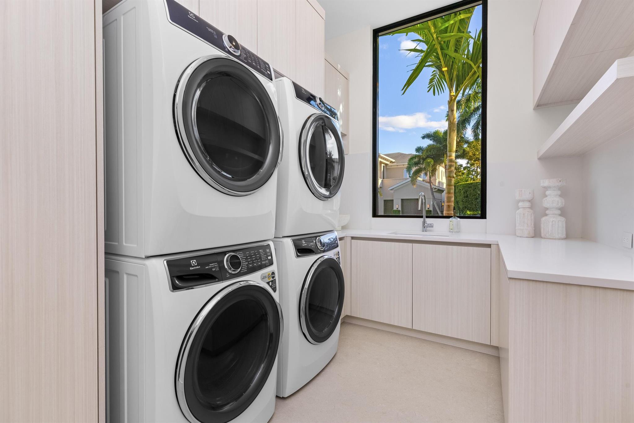 ROYAL PALM YACHT & COUNTR - Residential