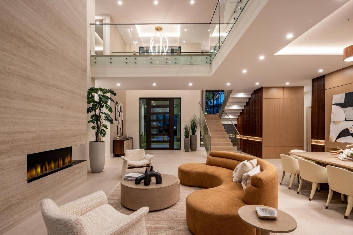 ROYAL PALM YACHT & COUNTRY CLUB - Residential