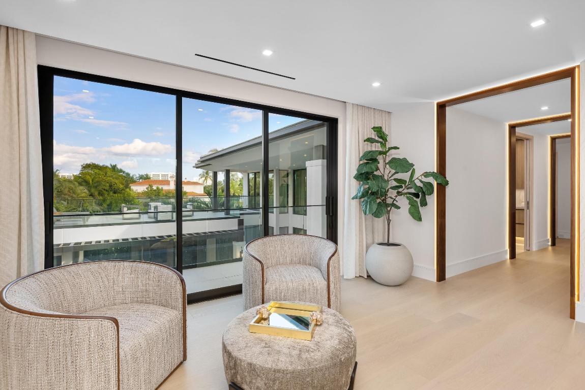 ROYAL PALM YACHT & COUNTRY CLUB - Residential