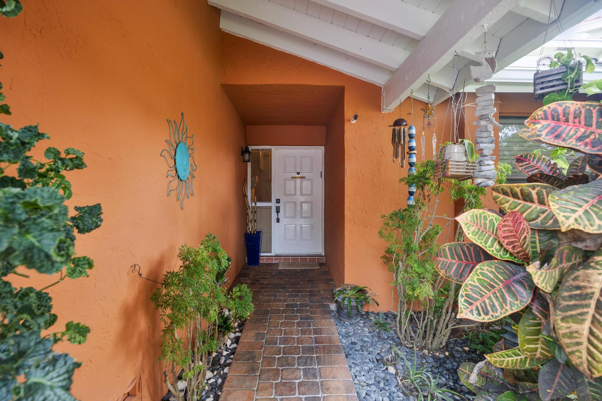 6104 Belleza Lane
