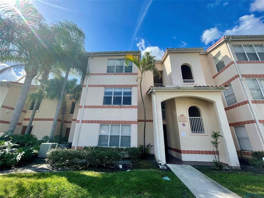 Photo of 3350 N Pinewalk Dr Drive N #1413, Margate, FL 33063 (MLS # B26018792)