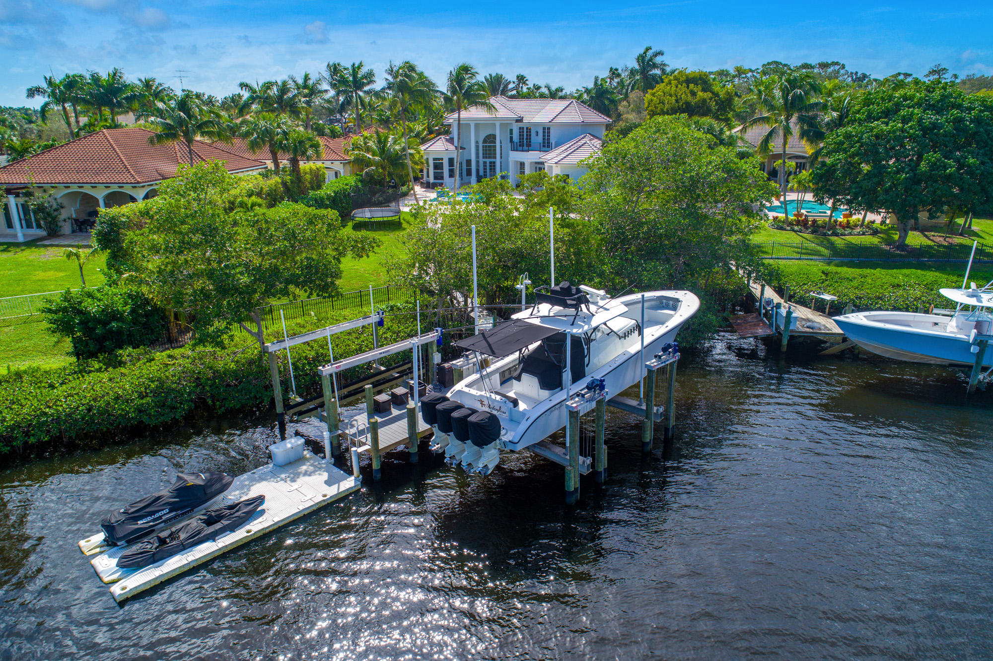 8709 SE Compass Island Way