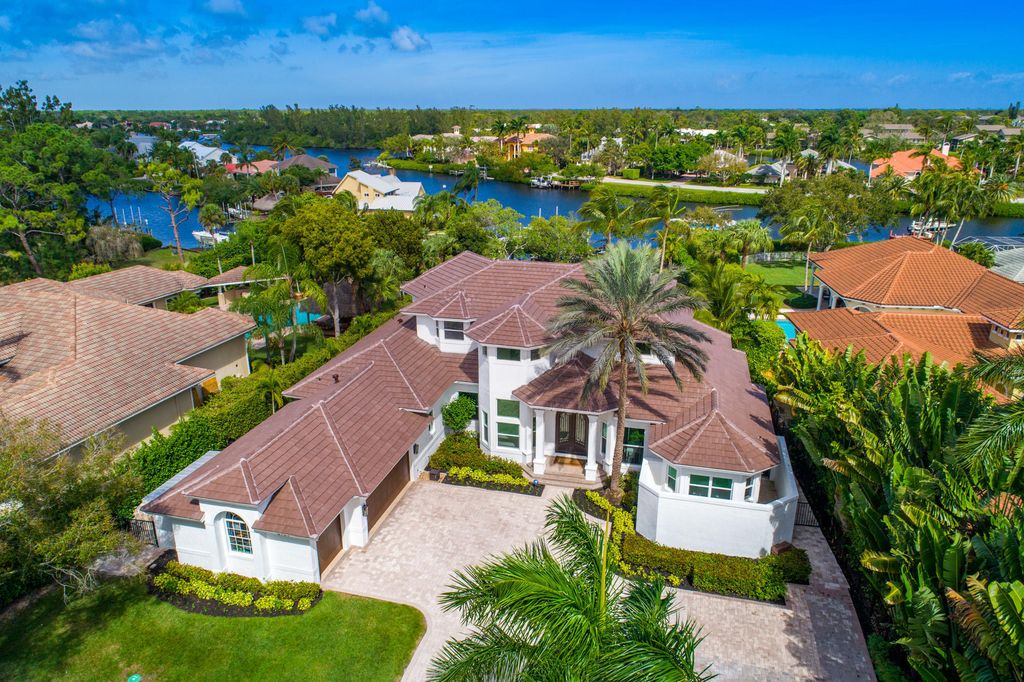 Photo of 8709 SE Compass Island Way, Jupiter, FL 33458 (MLS # B26031104)