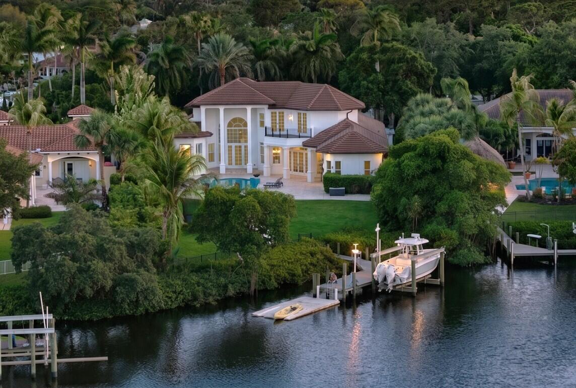 8709 SE Compass Island Way, Jupiter, FL, 33458/$5,500,000 1 8709 SE Compass Island Way
